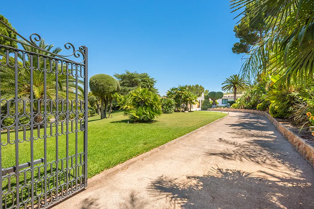 Villa de Lujo en Son Vida – Un Oasis de Privacidad y Elegancia-20