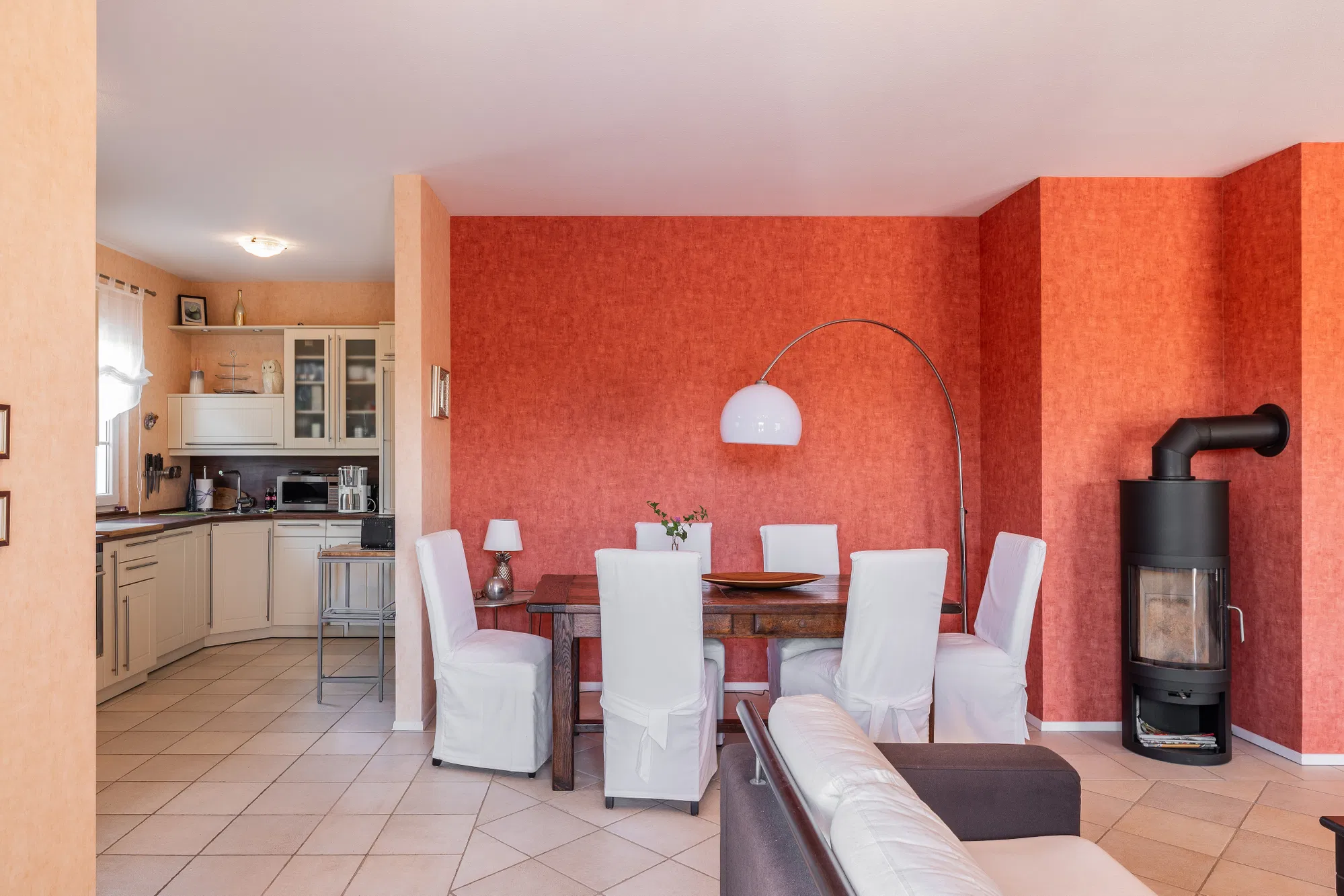 Well-maintained villa with sea views in second sea line-6