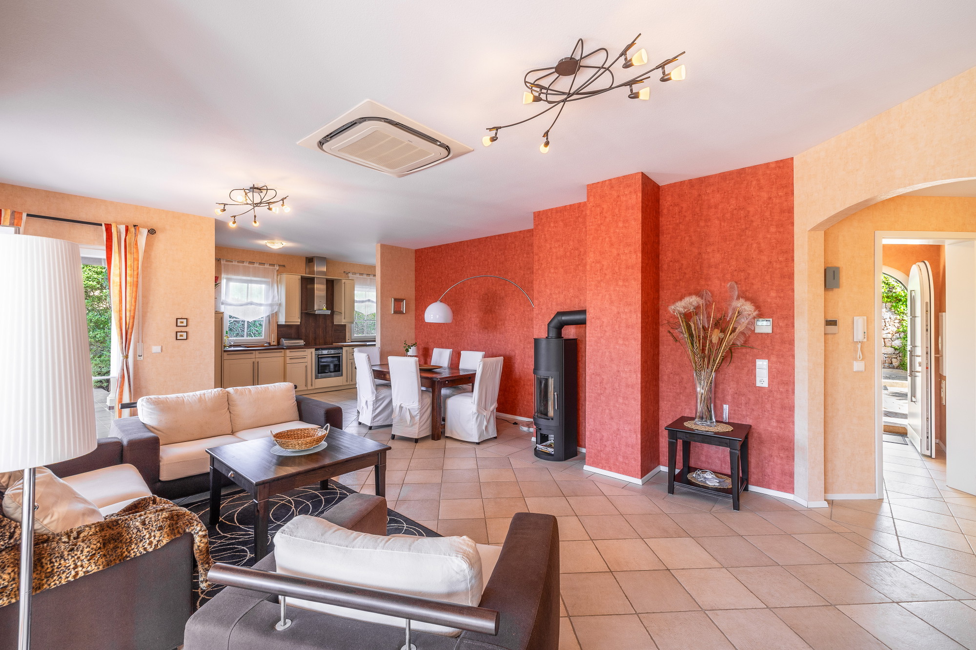 Well-maintained villa with sea views in second sea line-5