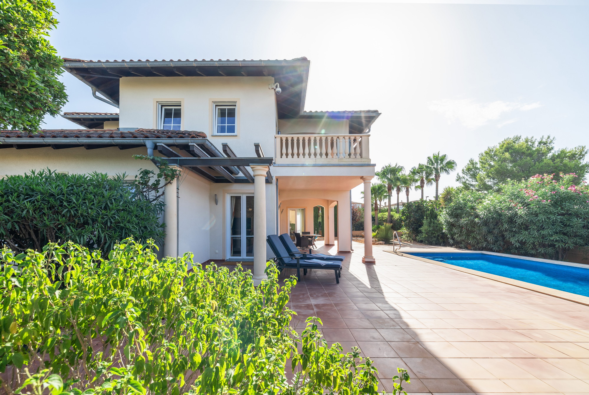 Well-maintained villa with sea views in second sea line-20