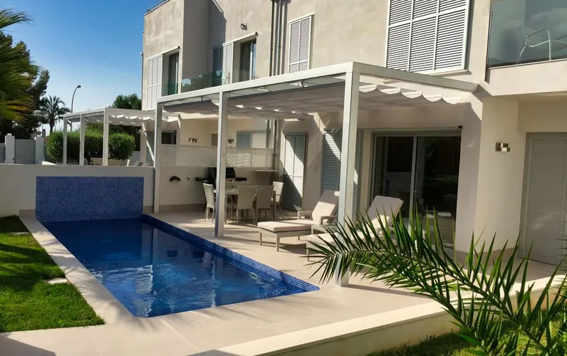 Świetny dom szeregowy z basenem w Las Palmeras