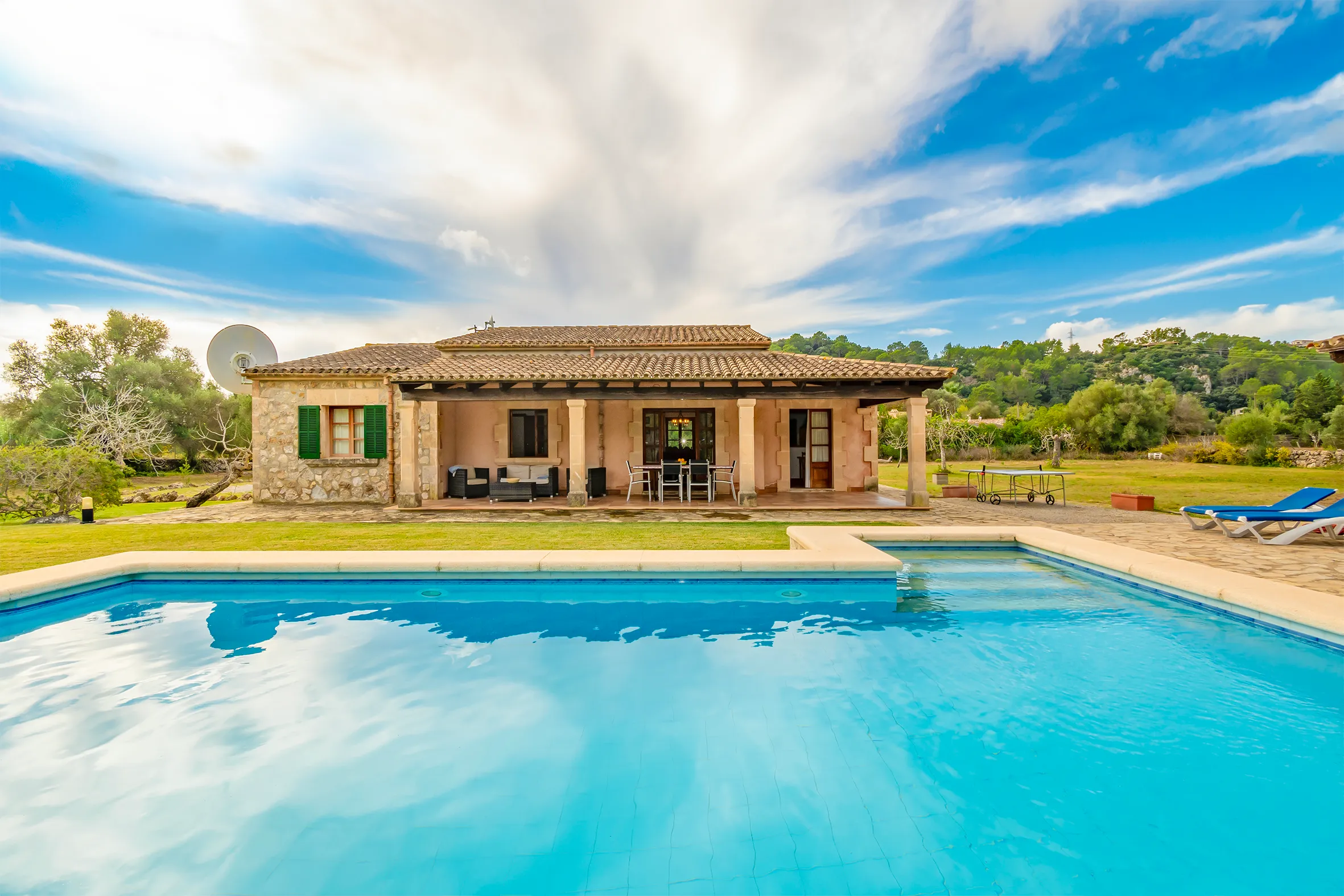 Charmigt traditionellt hus på landet i Pollensa med pool och semesterbostad med hyresrätt-1