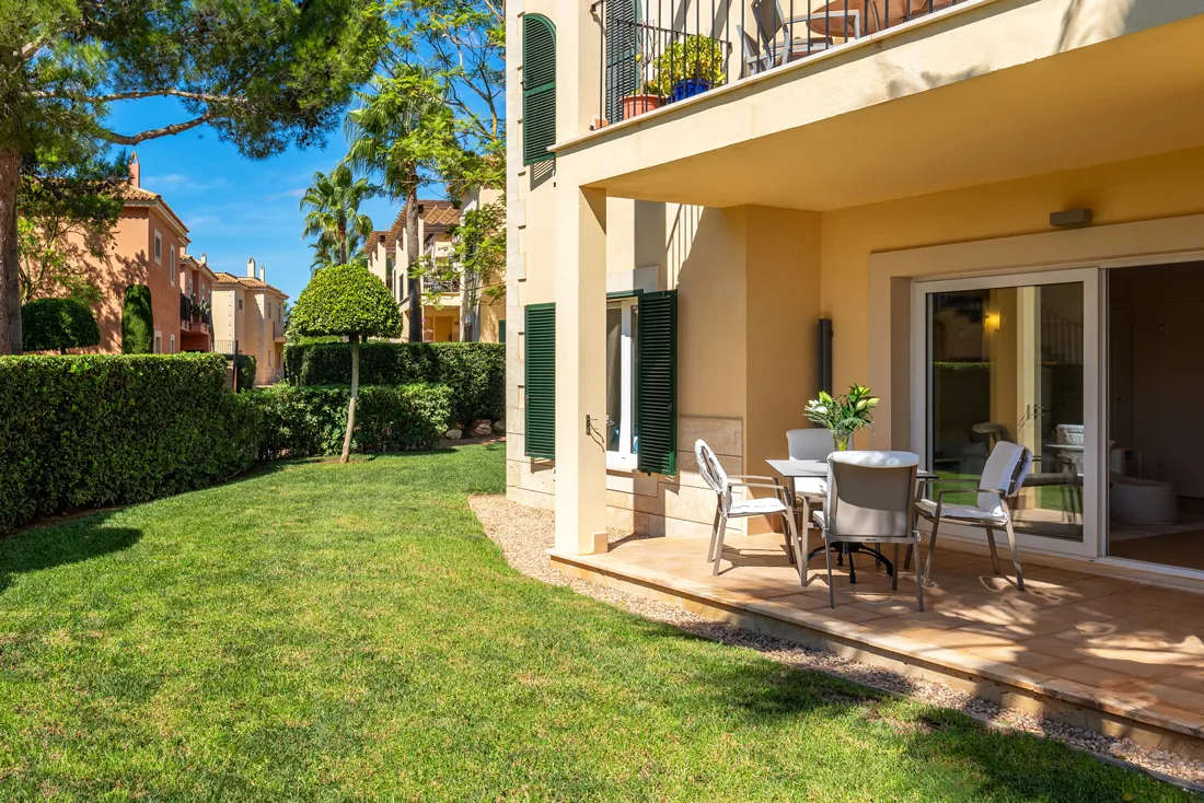 Appartamento al piano terra con giardino privato in un esclusivo complesso residenziale-1