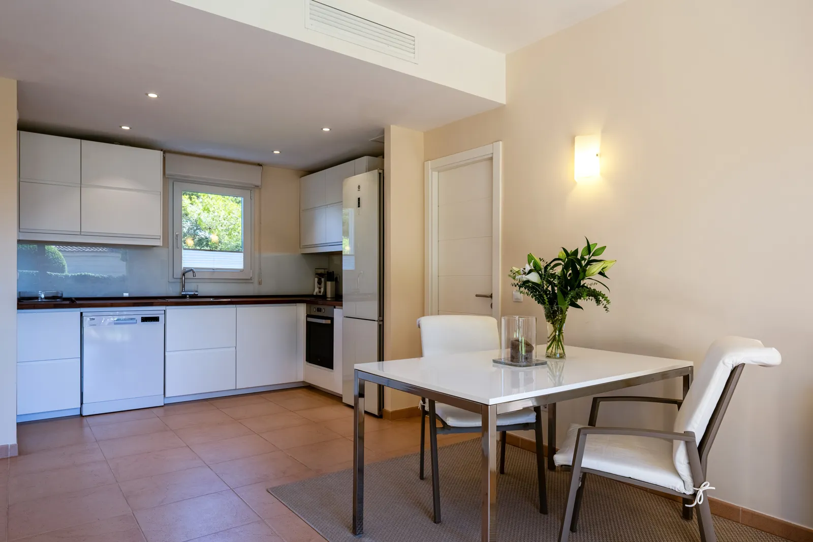 Appartamento al piano terra con giardino privato in un esclusivo complesso residenziale-7