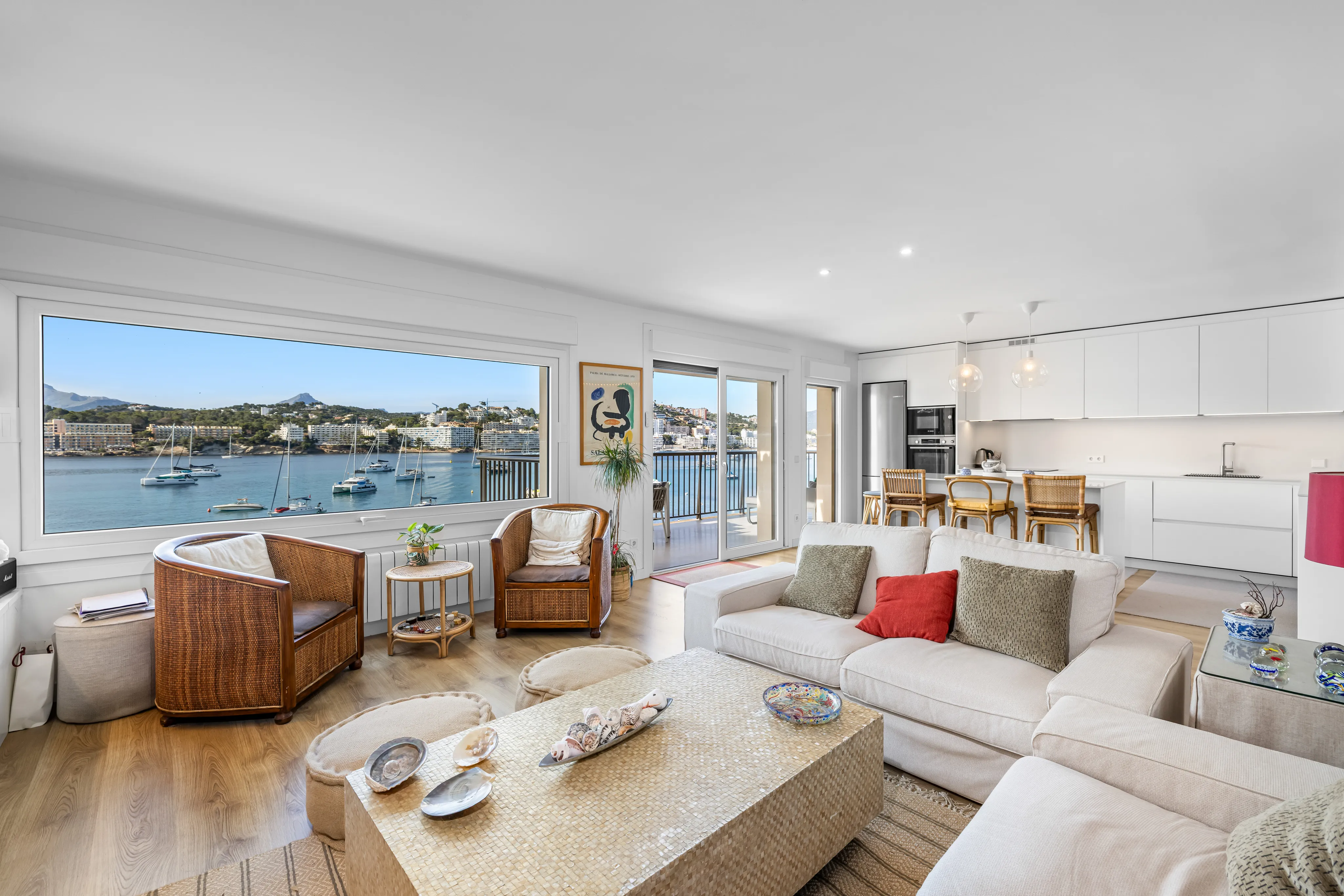 Fully renovated seafront apartment in Santa Ponsa-4