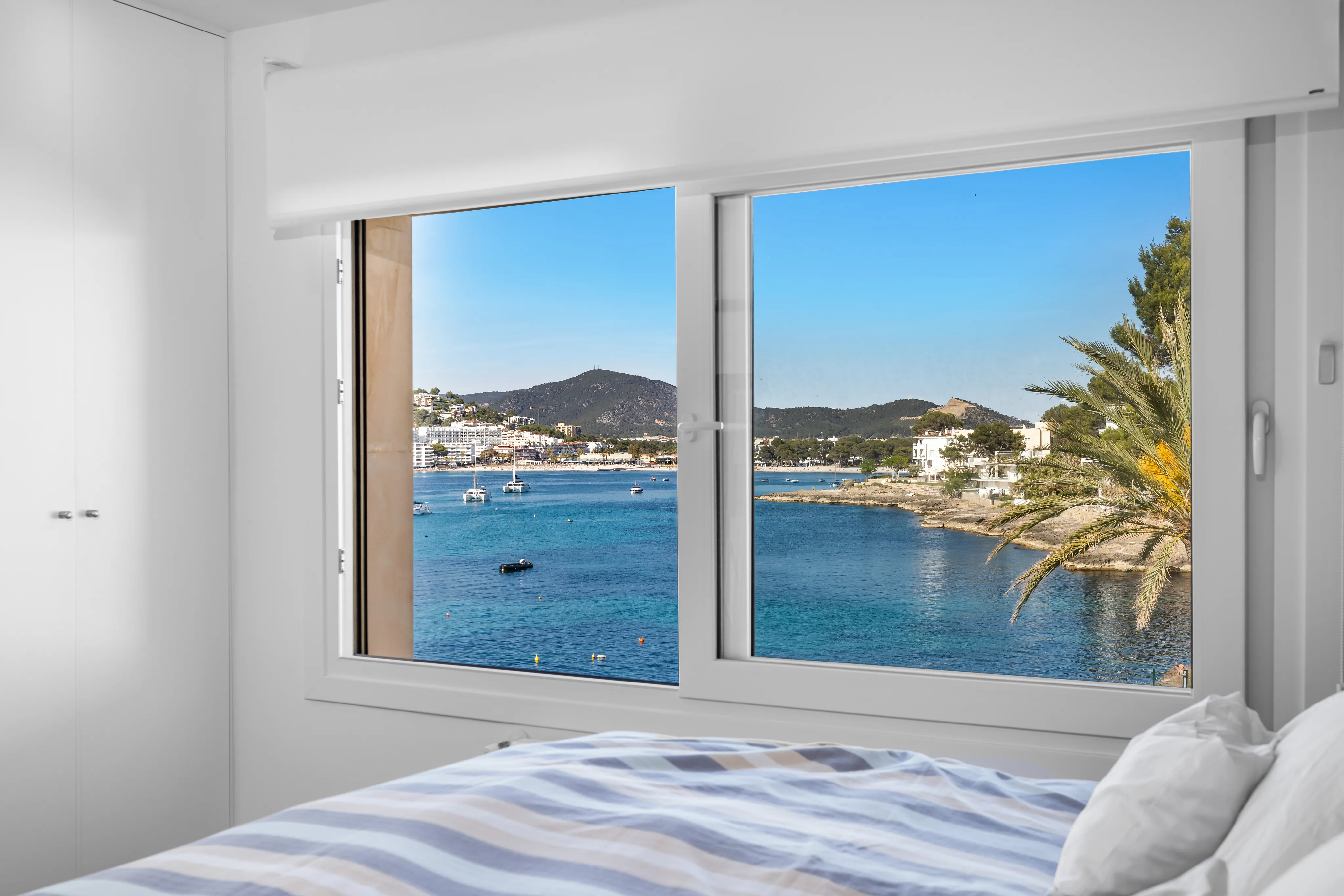 Fully renovated seafront apartment in Santa Ponsa-12