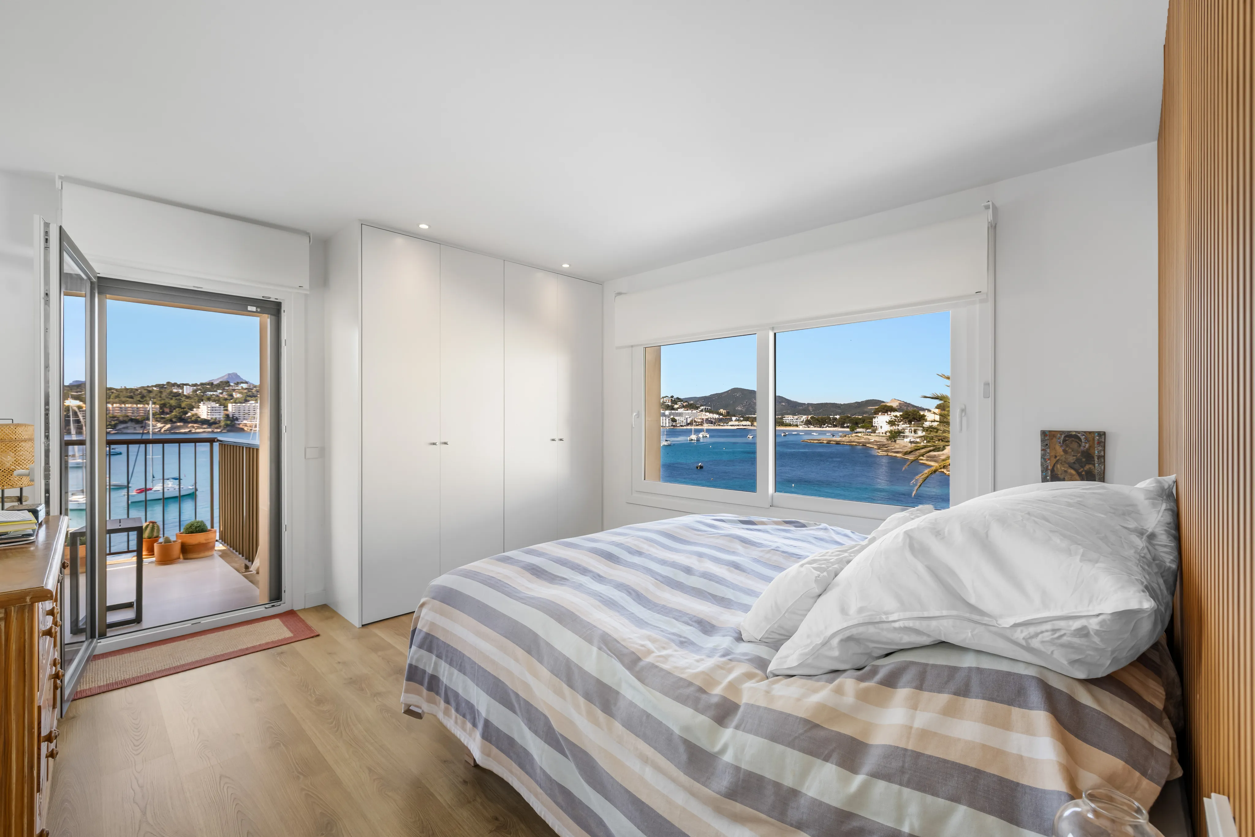 Fully renovated seafront apartment in Santa Ponsa-8