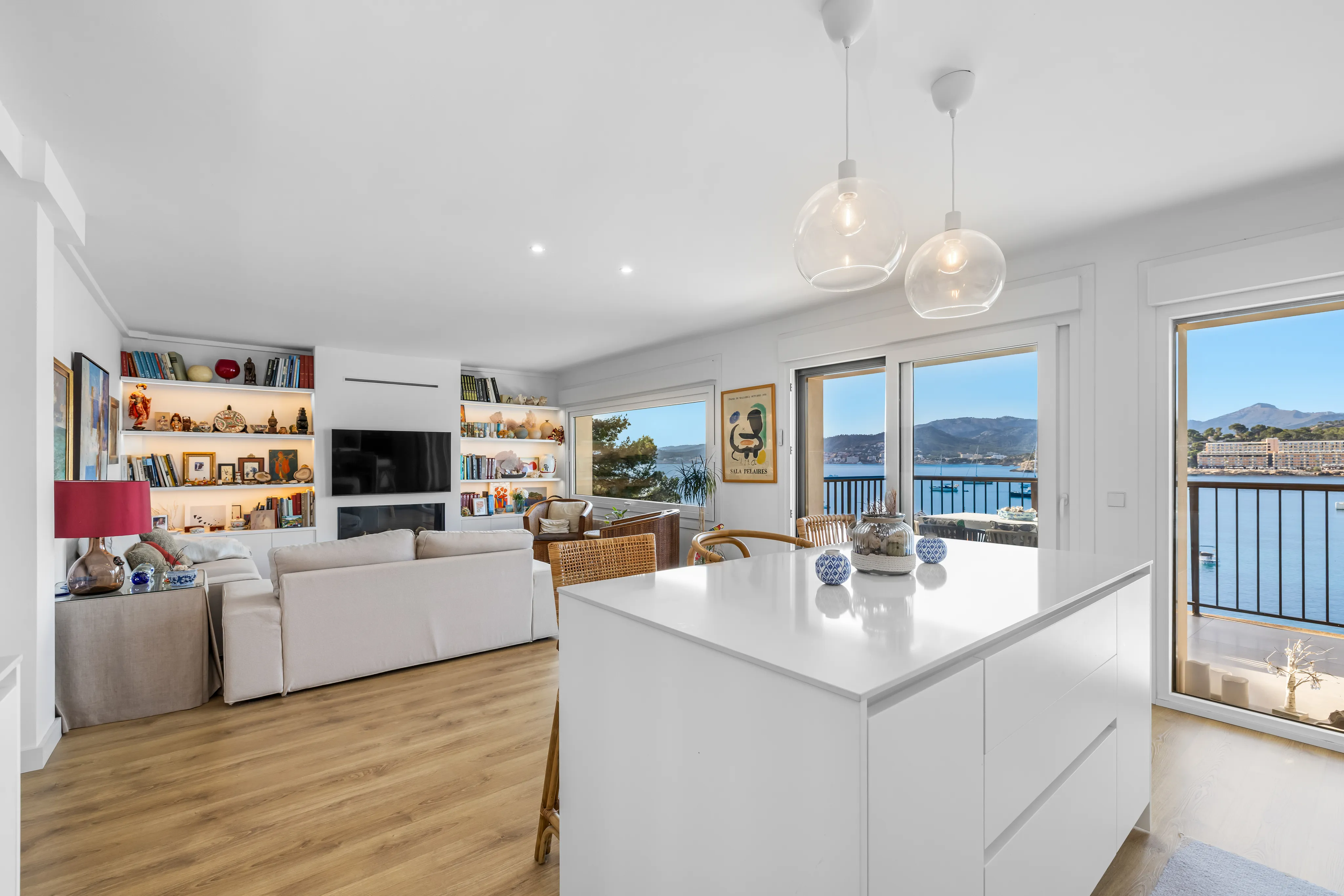 Fully renovated seafront apartment in Santa Ponsa-6