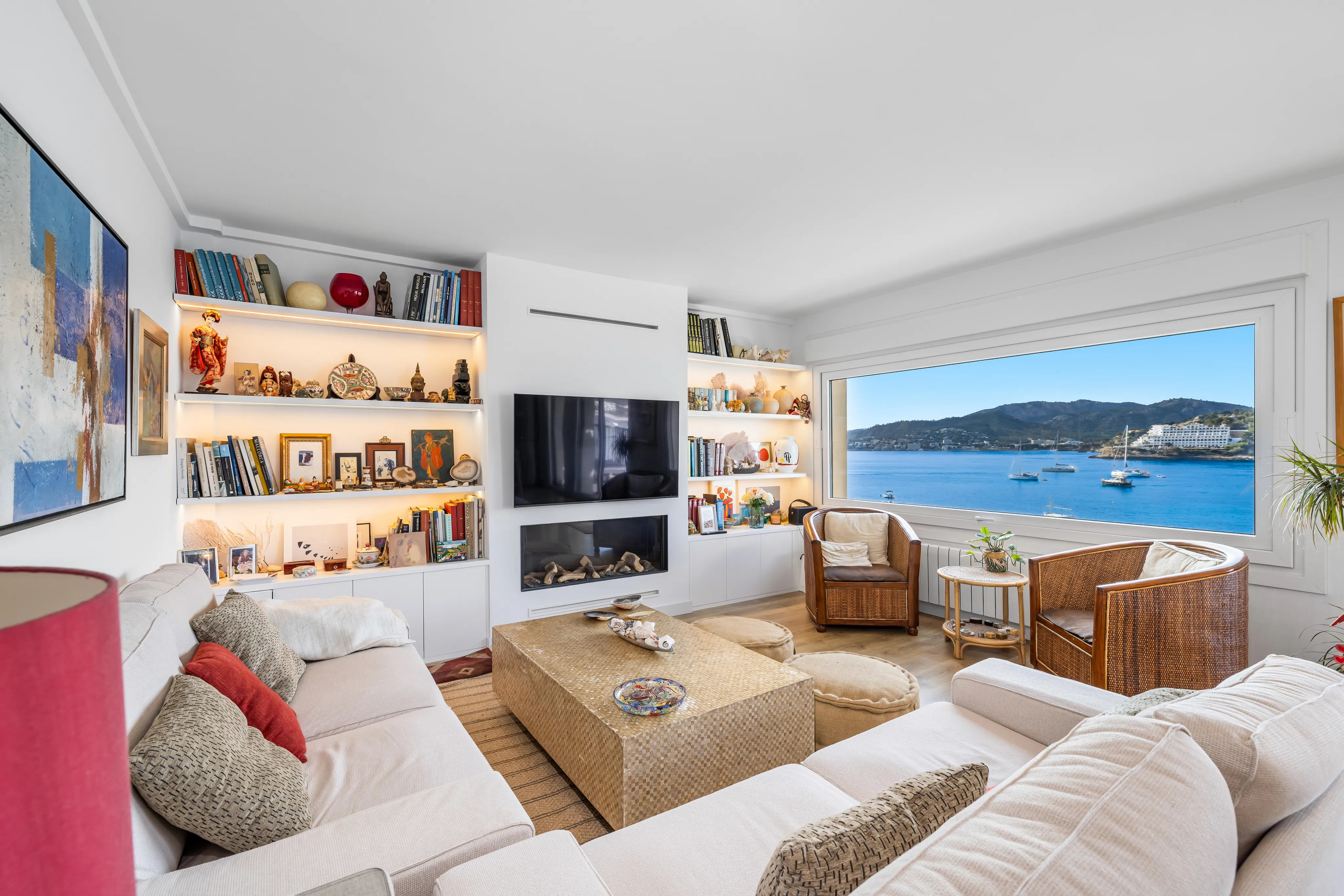 Fully renovated seafront apartment in Santa Ponsa-3