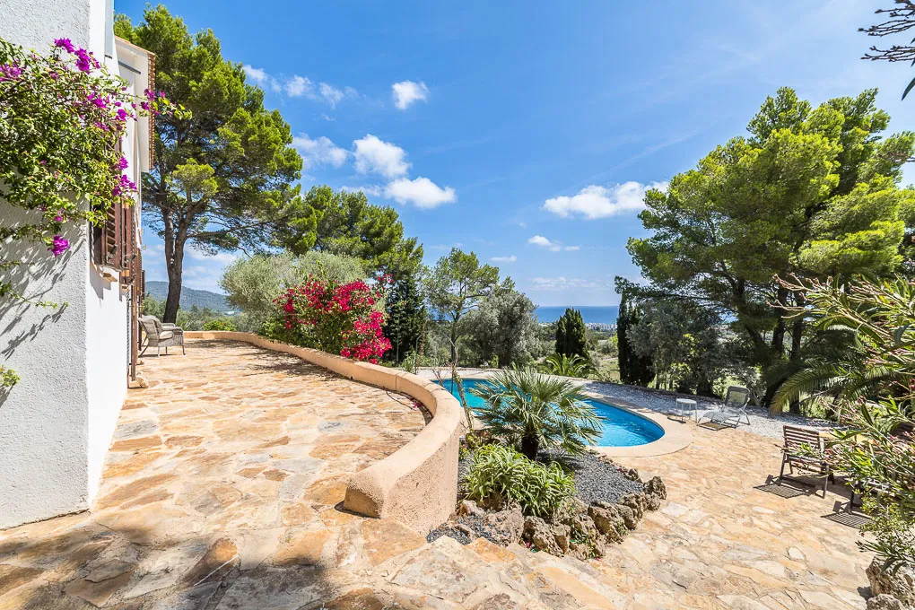 Landsted i villastil med fantastisk havudsigt-14