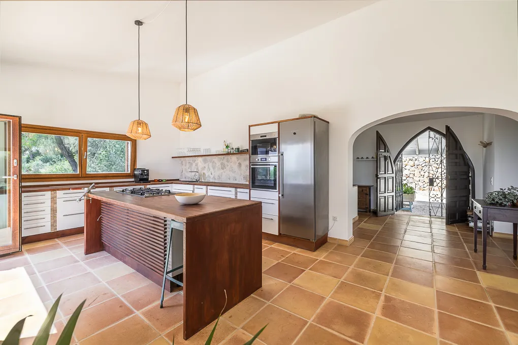 Landsted i villastil med fantastisk havudsigt-7