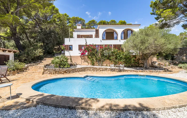 Villa rústica con magníficas vistas al mar