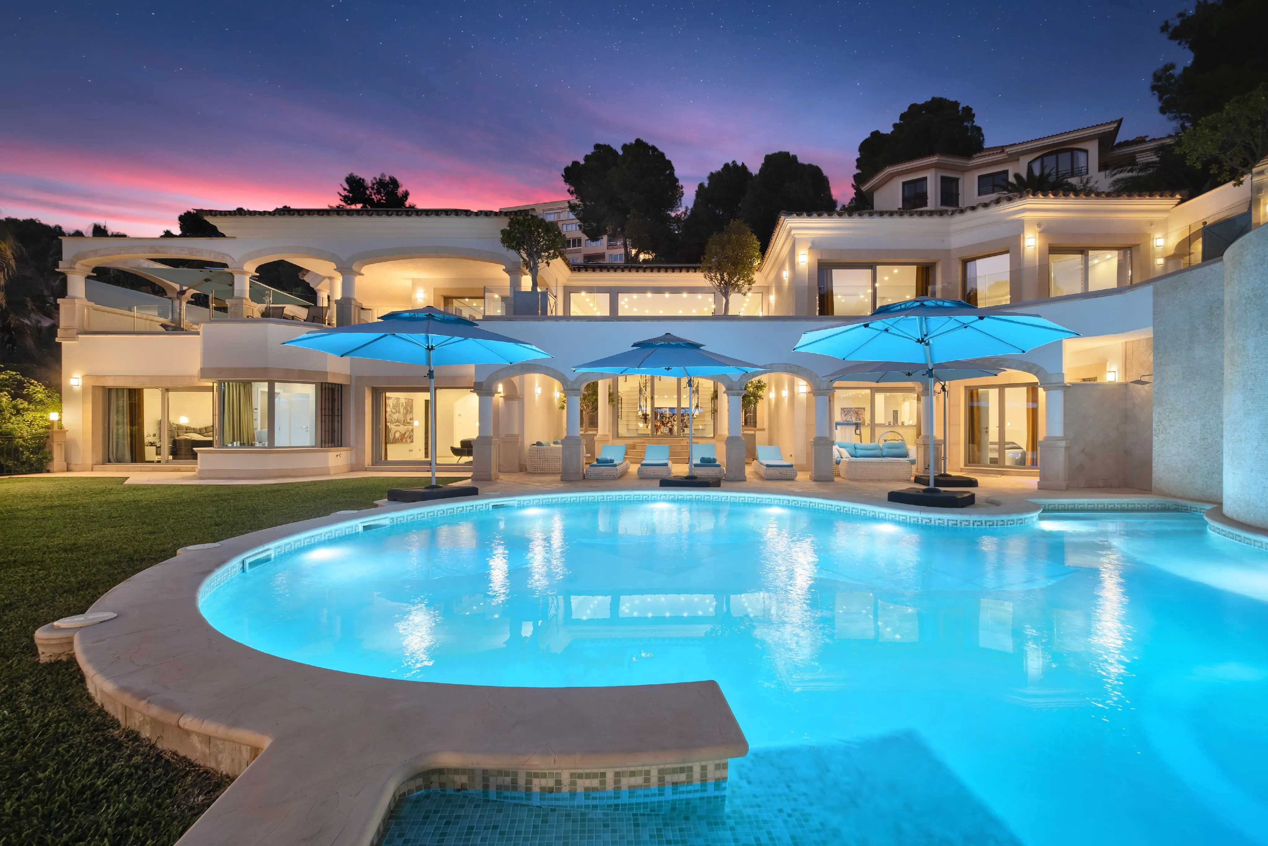 Vila de luxe enfront del mar – propietat mediterrània a Costa de la Calma-1