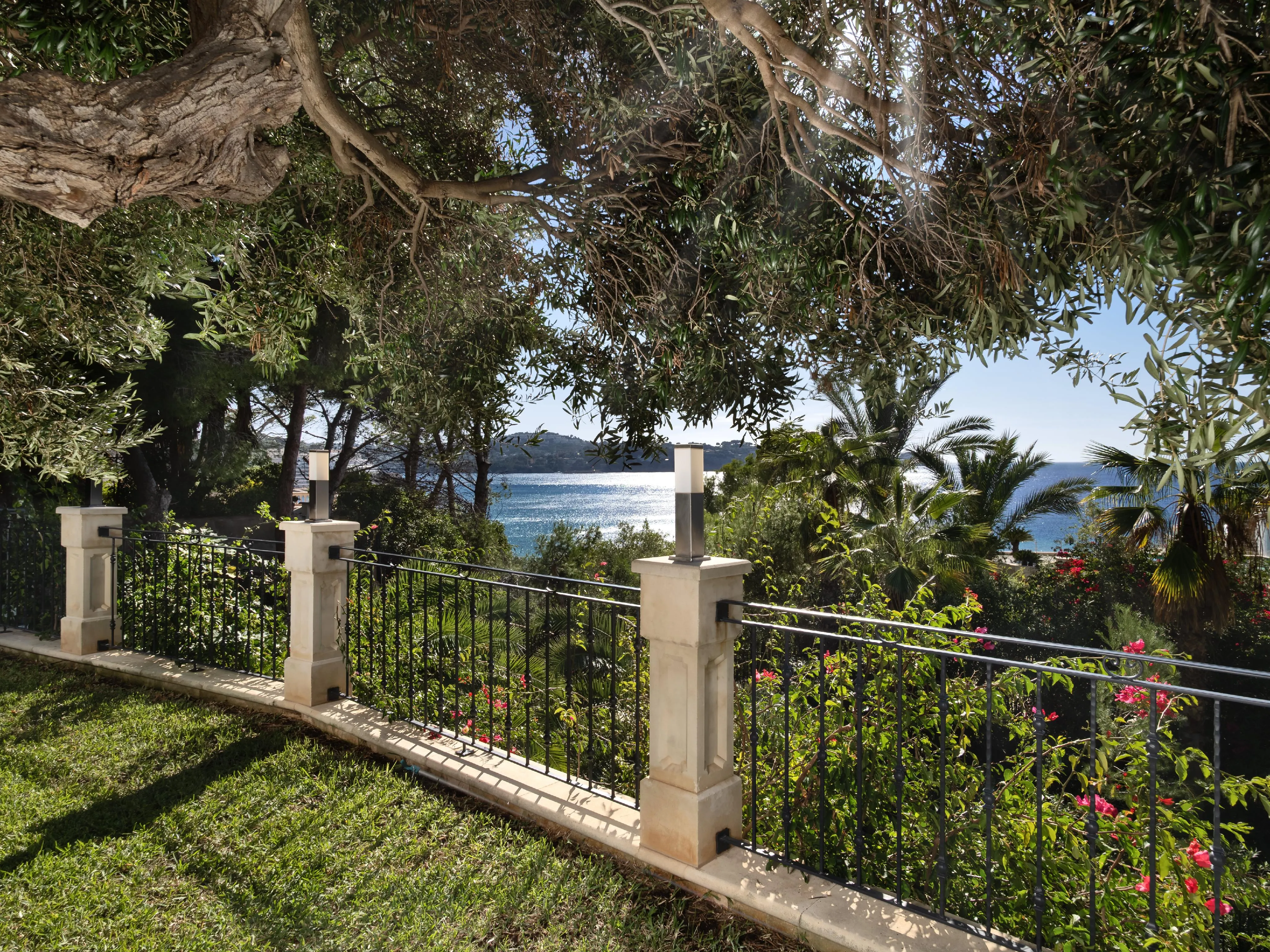 Vila de luxe enfront del mar – propietat mediterrània a Costa de la Calma-27