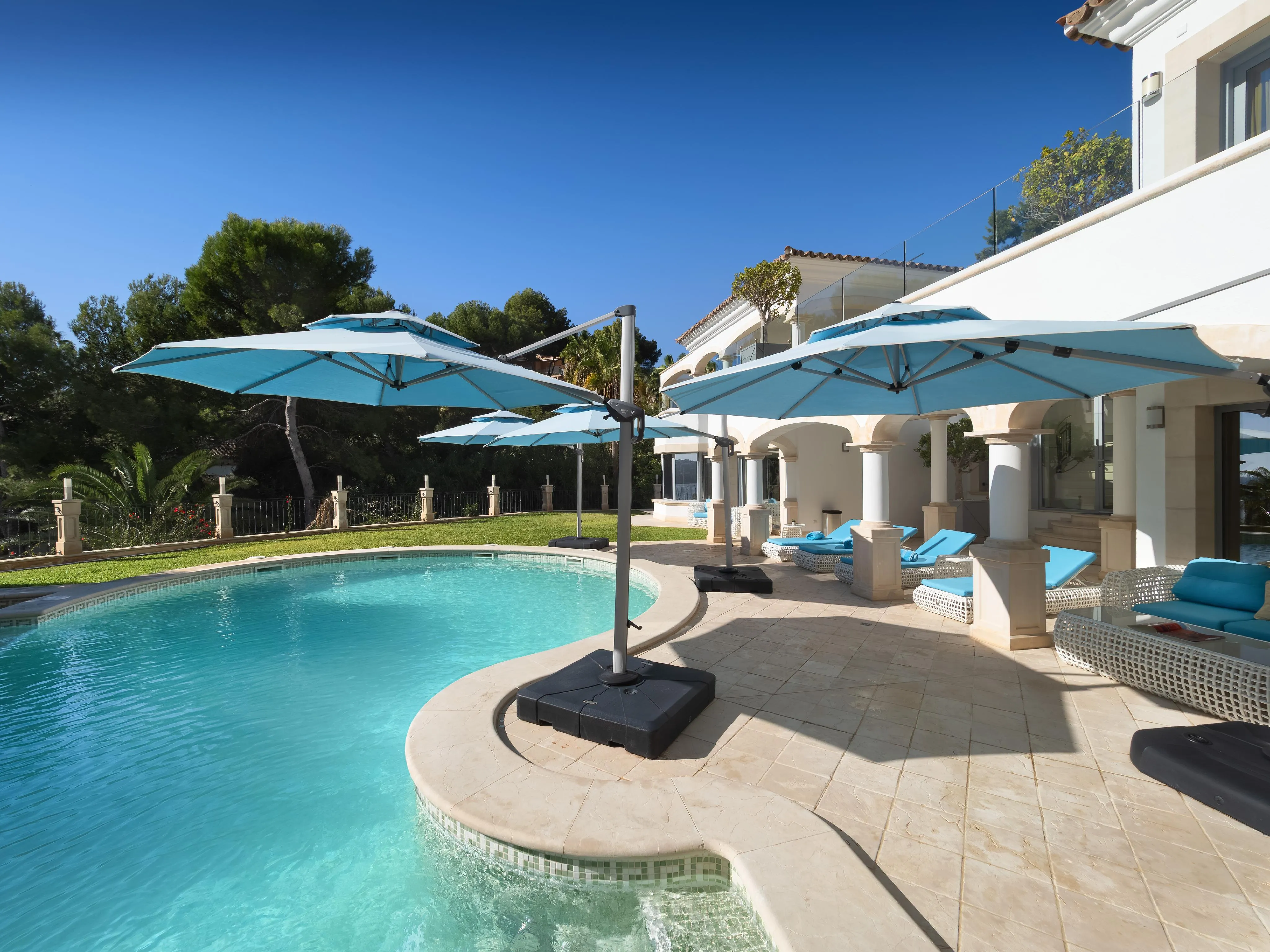 Vila de luxe enfront del mar – propietat mediterrània a Costa de la Calma-13