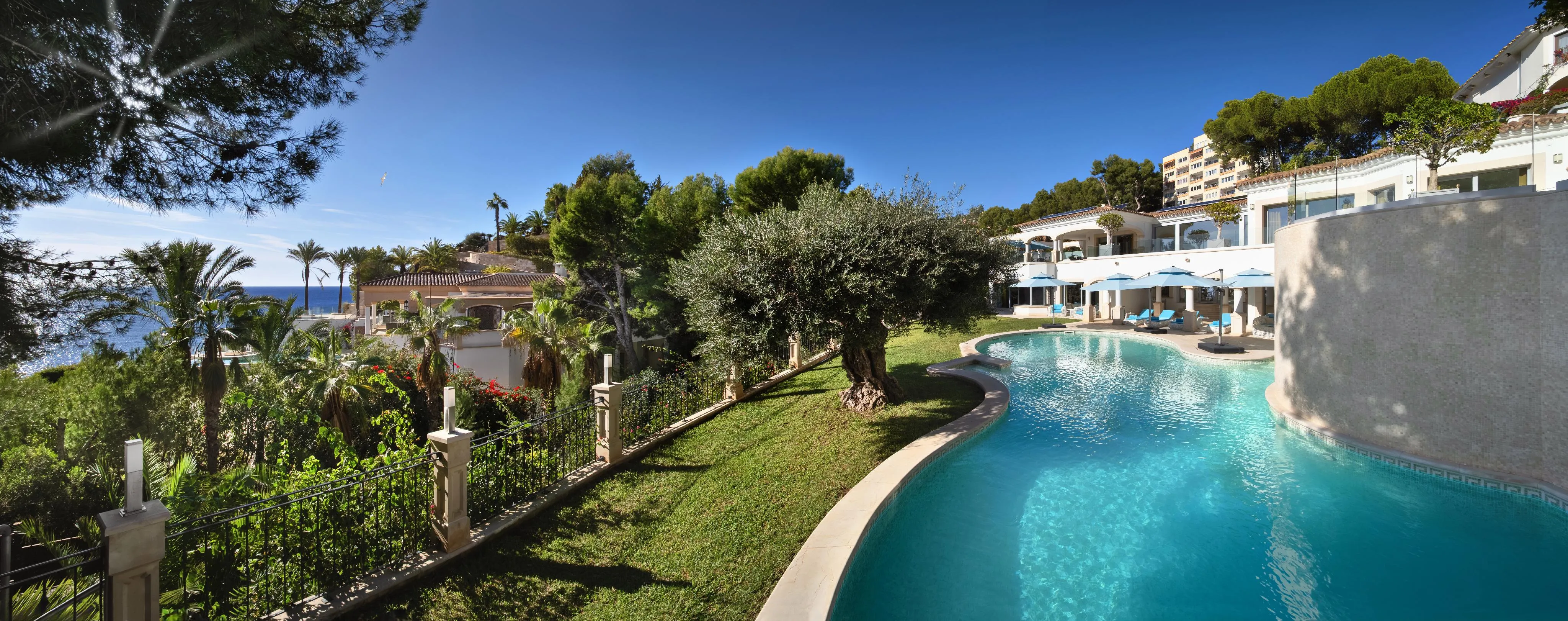 Vila de luxe enfront del mar – propietat mediterrània a Costa de la Calma-14