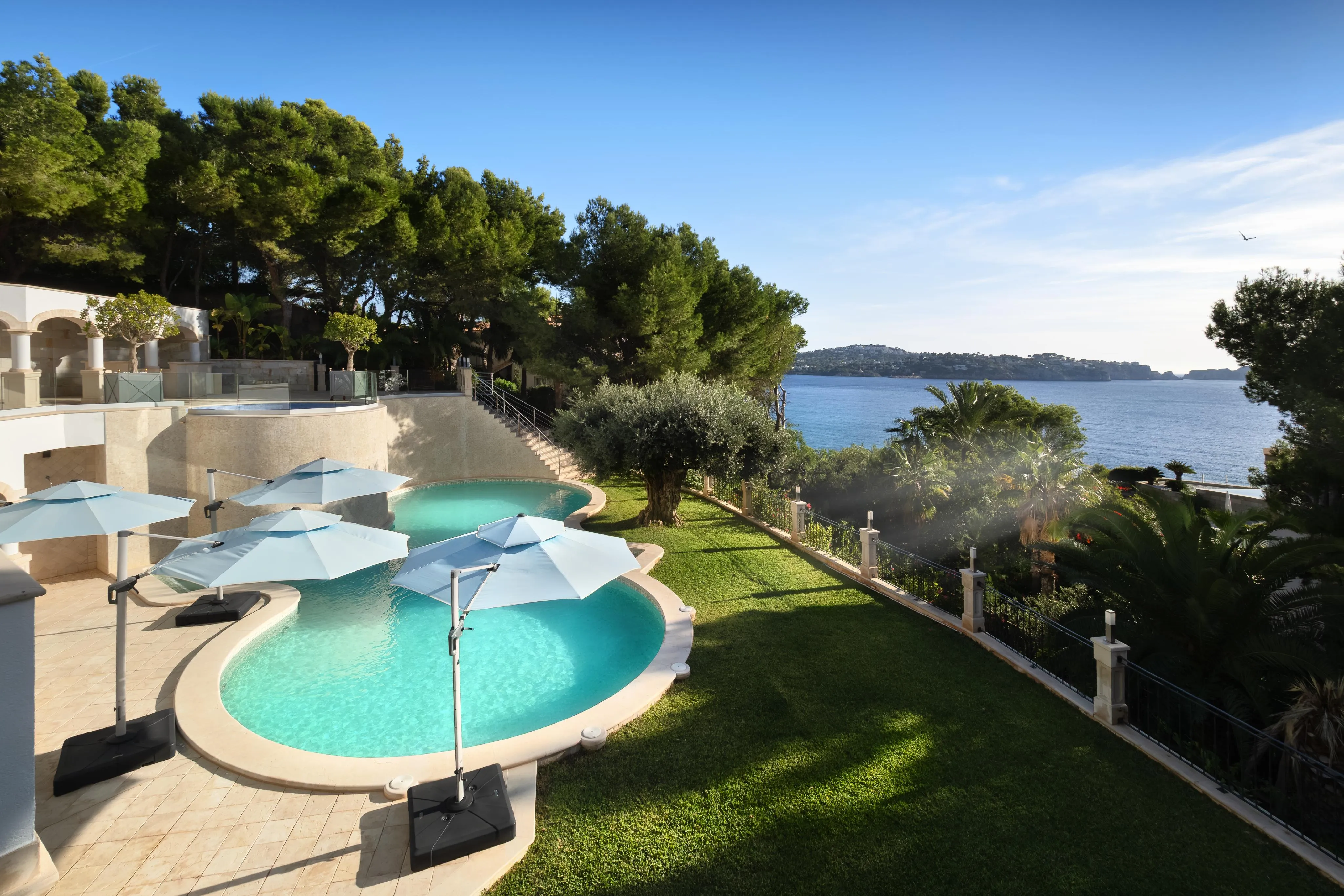 Vila de luxe enfront del mar – propietat mediterrània a Costa de la Calma-2