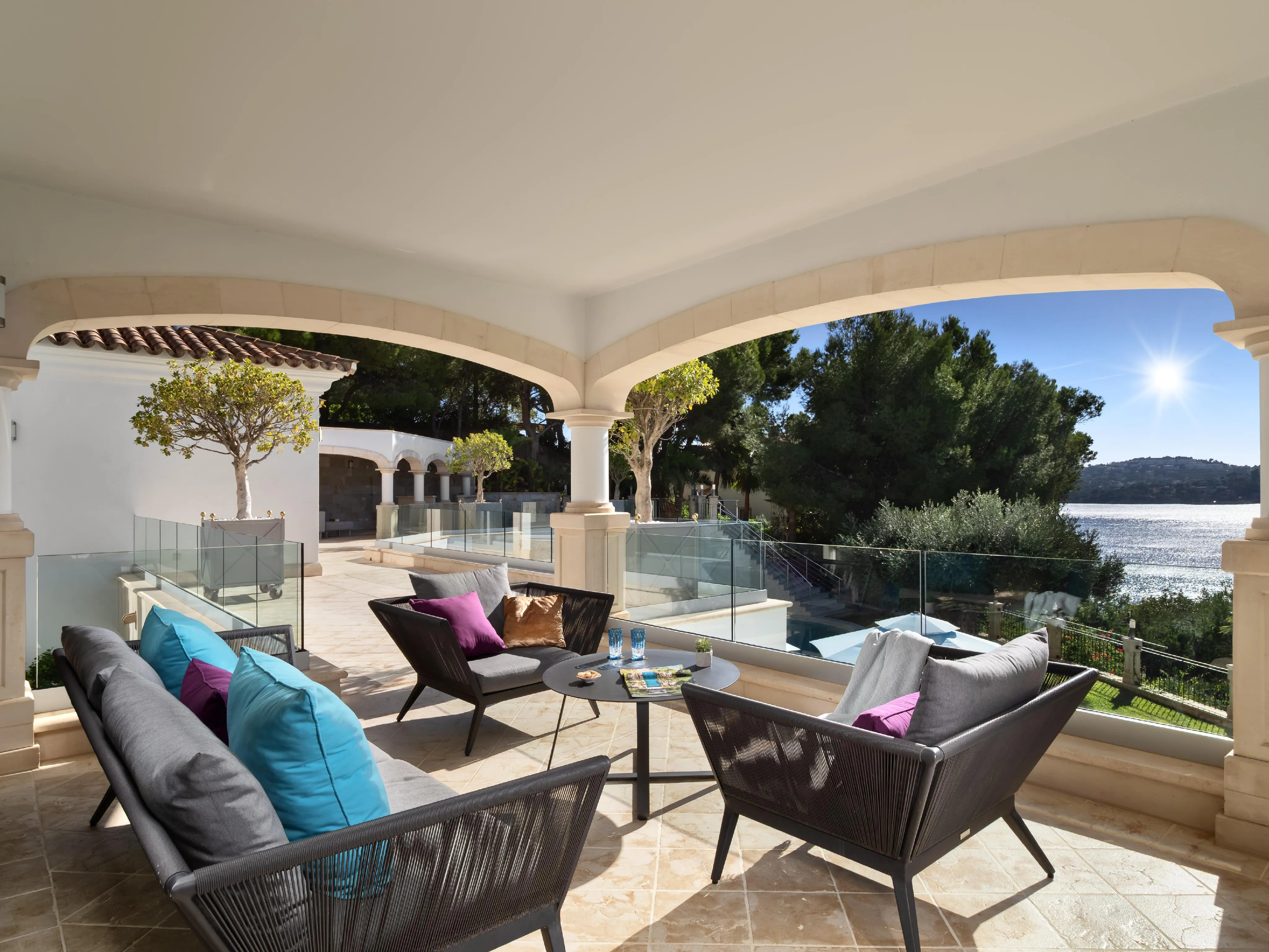 Vila de luxe enfront del mar – propietat mediterrània a Costa de la Calma-8