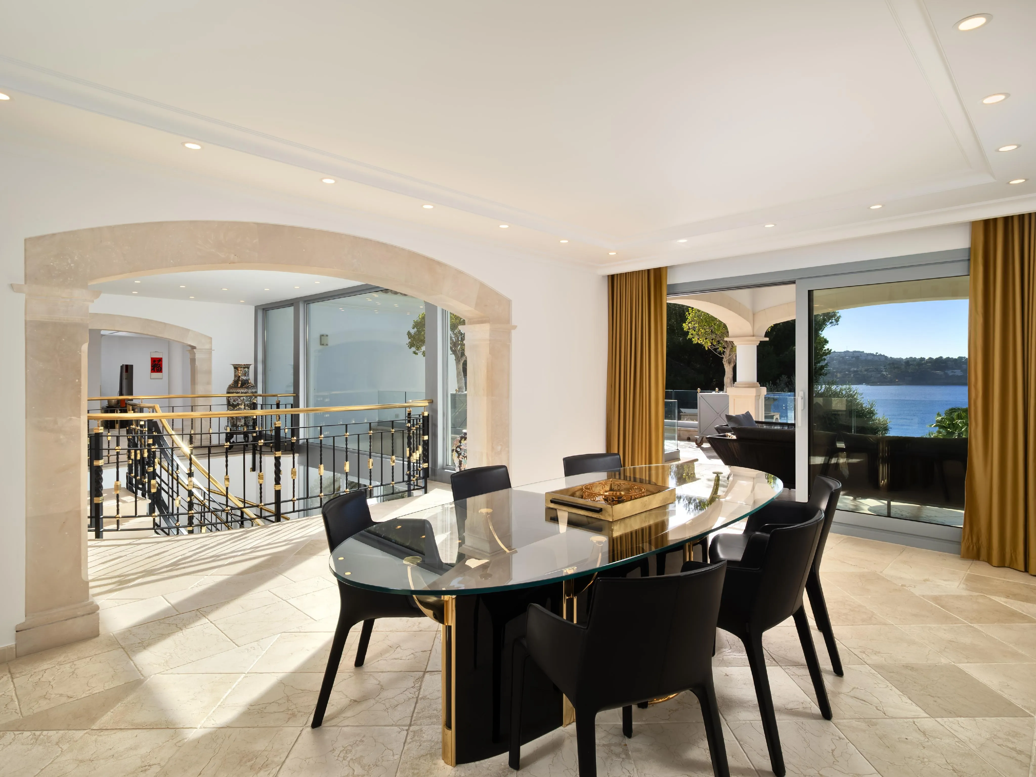 Vila de luxe enfront del mar – propietat mediterrània a Costa de la Calma-9