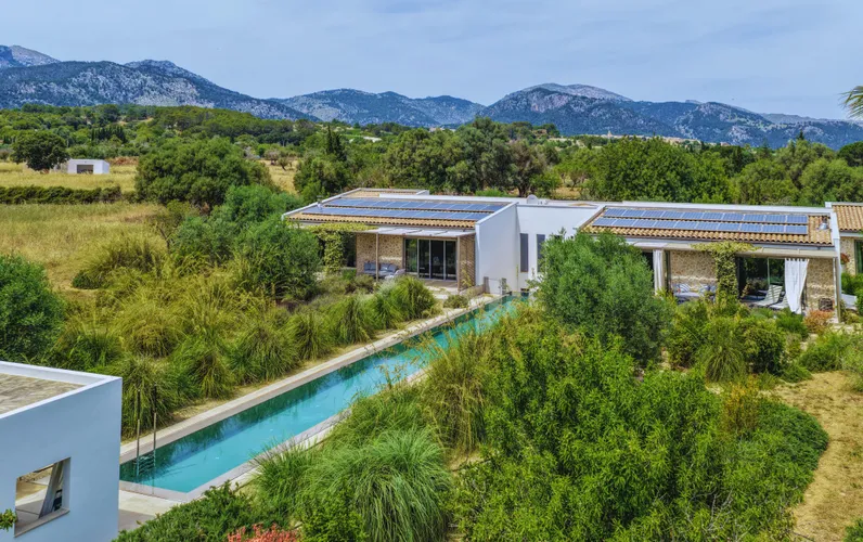 Wo zeitgenössisches Design in perfekter Harmonie mit der mediterranen Landschaft verschmilzt