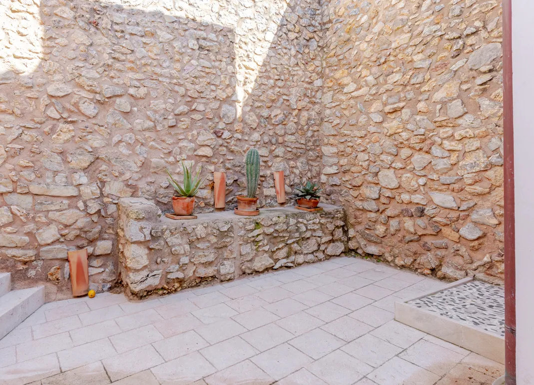 Casa mediterránea con patio, azotea y casa de huéspedes independiente-11