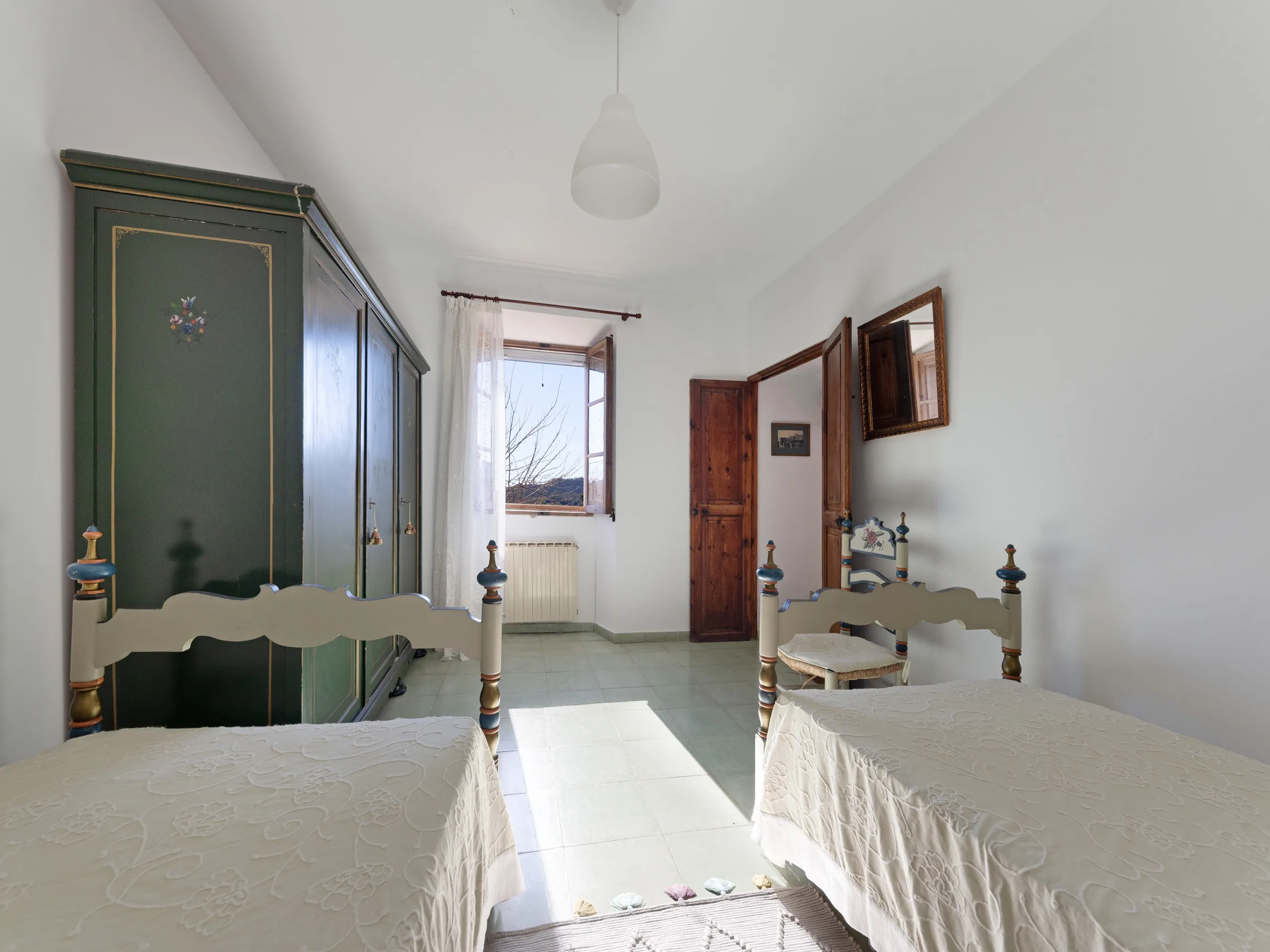 Fritliggende landsbyhus til renovering i Establiments-10