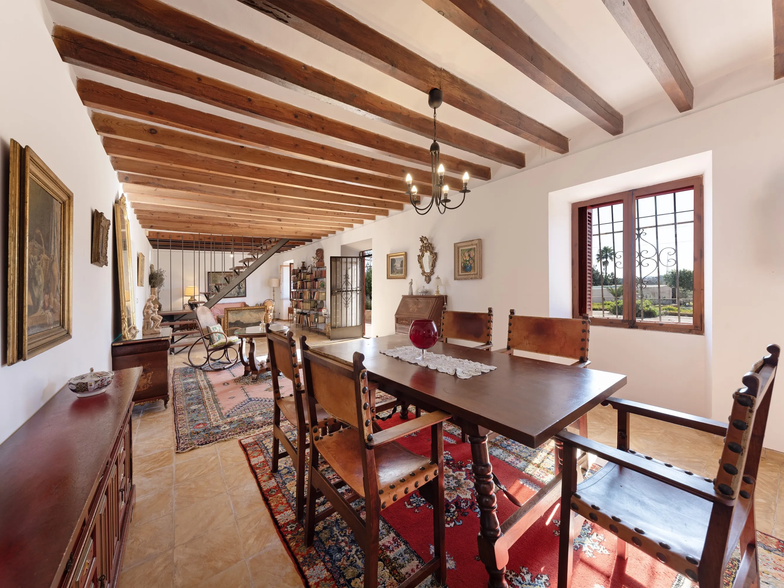 Fritliggende landsbyhus til renovering i Establiments-3