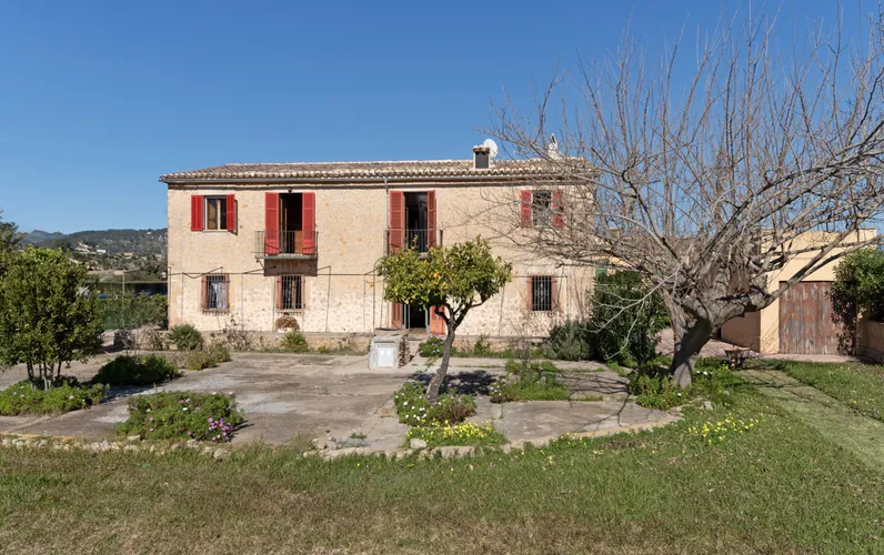 Detached Village House to Renovate in Establiments