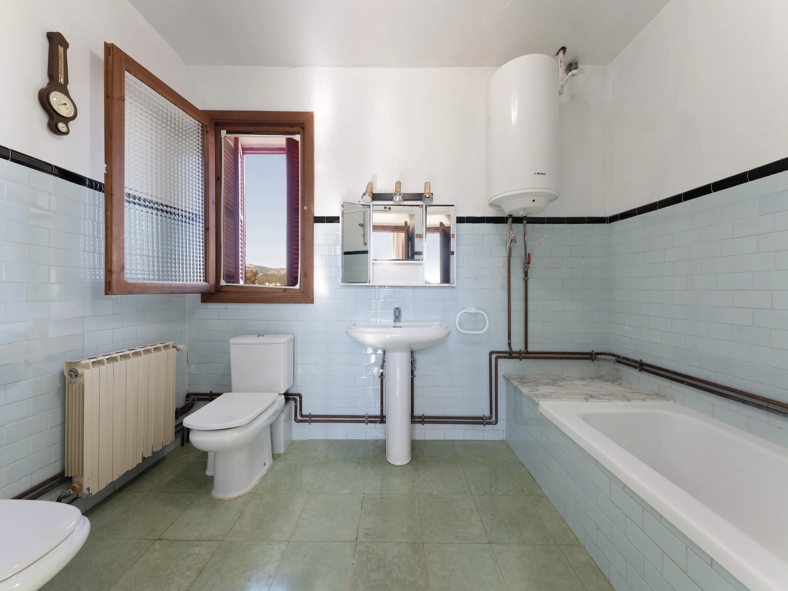 Fritliggende landsbyhus til renovering i Establiments-9