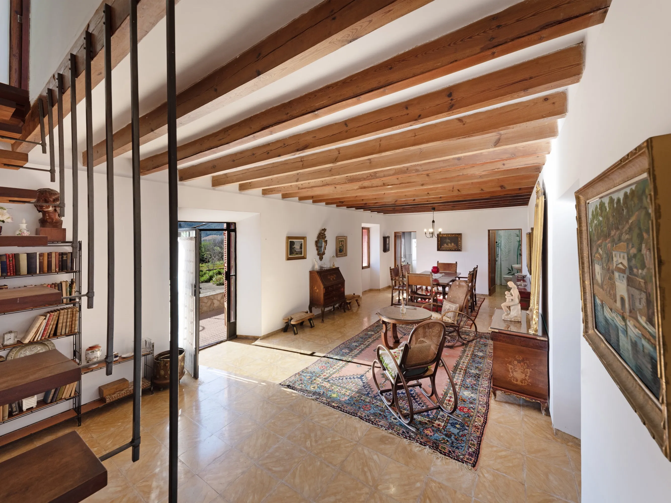 Fritliggende landsbyhus til renovering i Establiments-5