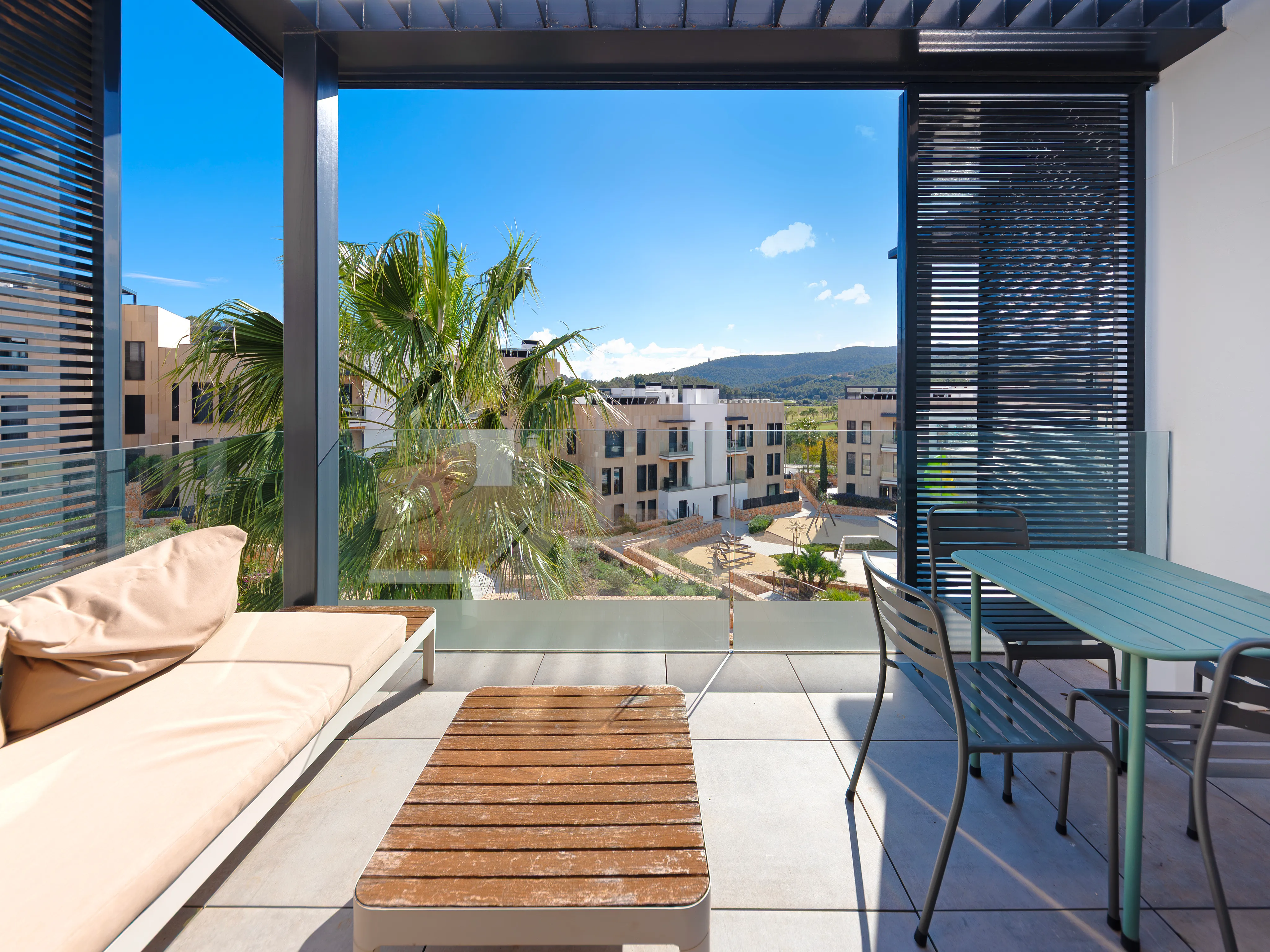 Eksklusiv penthouse med tagterrasse, terrasse og golfudsigt-2