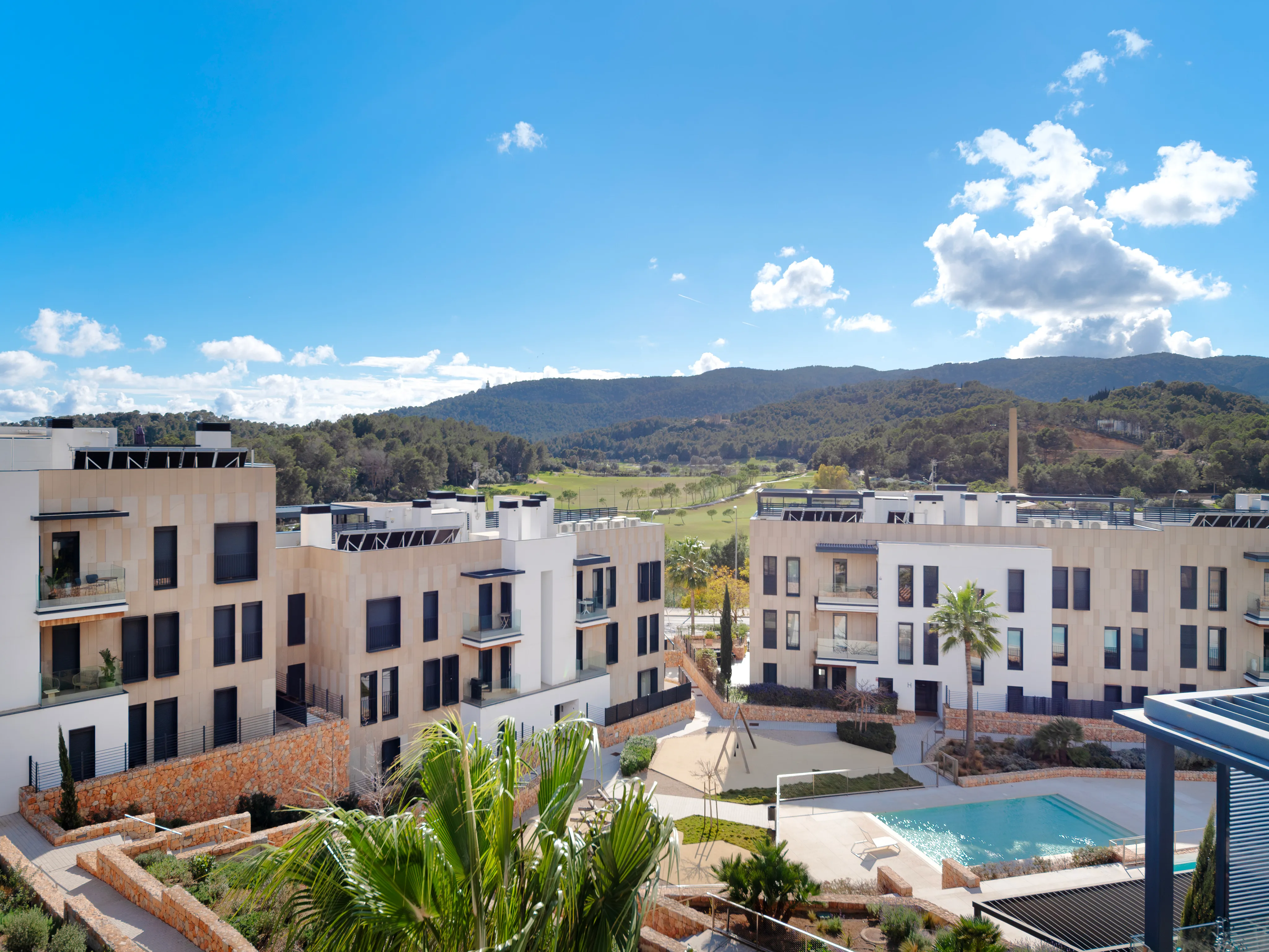 Eksklusiv penthouse med tagterrasse, terrasse og golfudsigt-11
