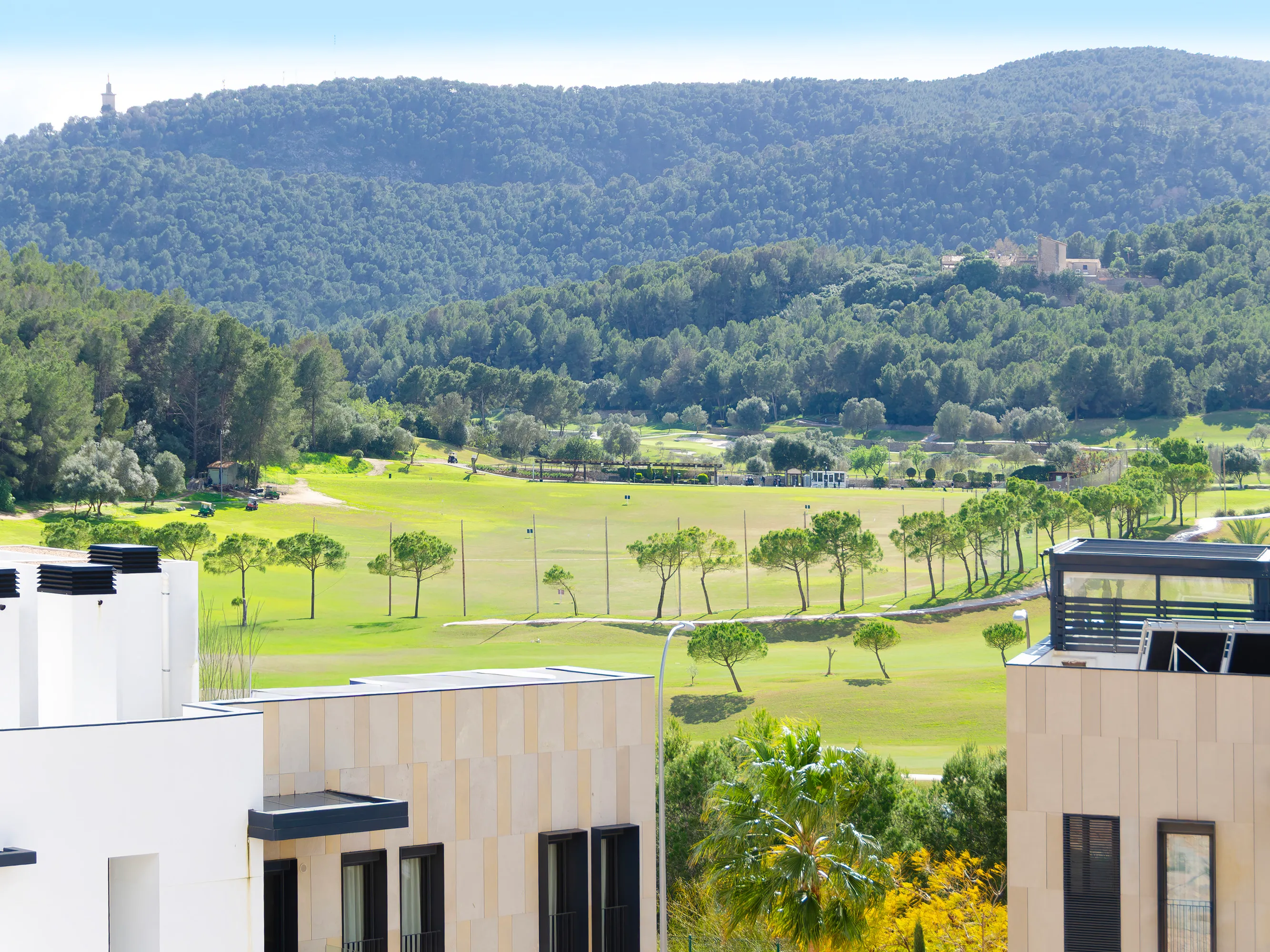 Eksklusiv penthouse med tagterrasse, terrasse og golfudsigt-12