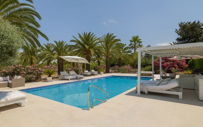 Współczesne wiejskie życie z dalekosiężnymi widokami - stylowa finca w pobliżu Binissalem