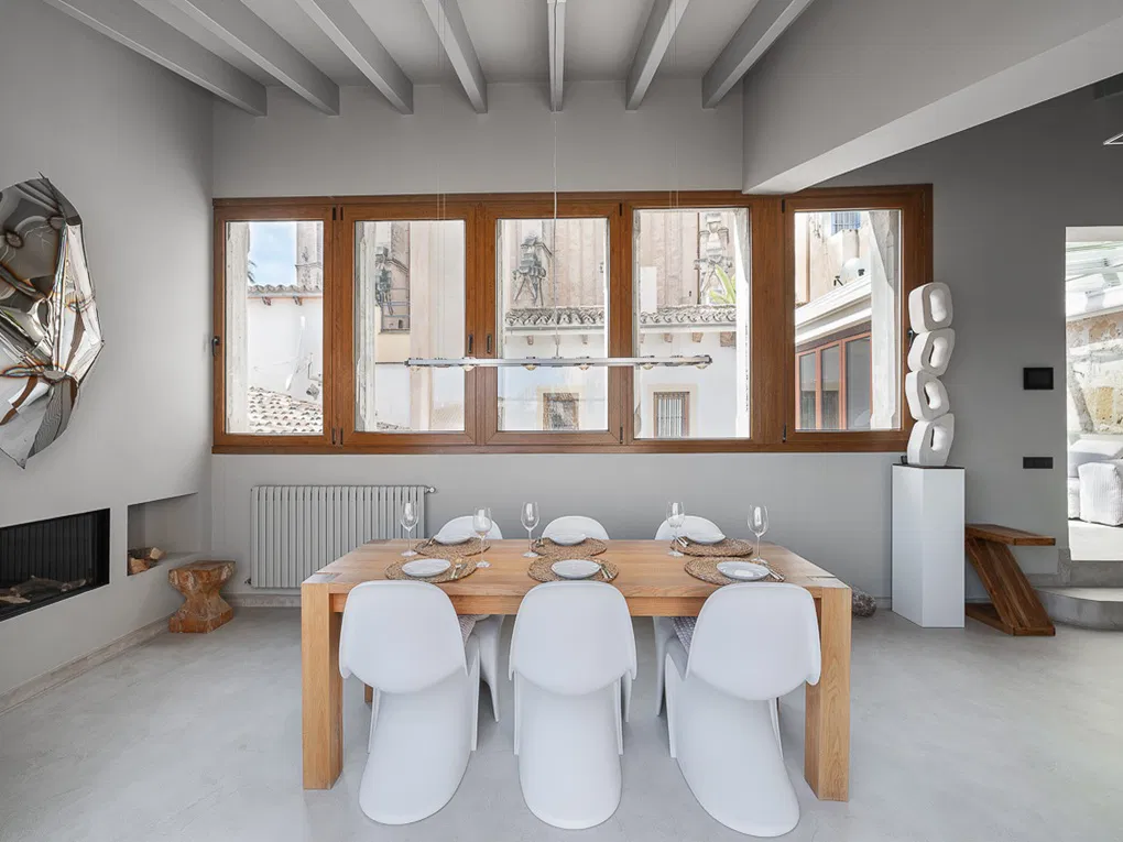 Exceptional designer penthouse, newly renovated, with terraces and sea views-4
