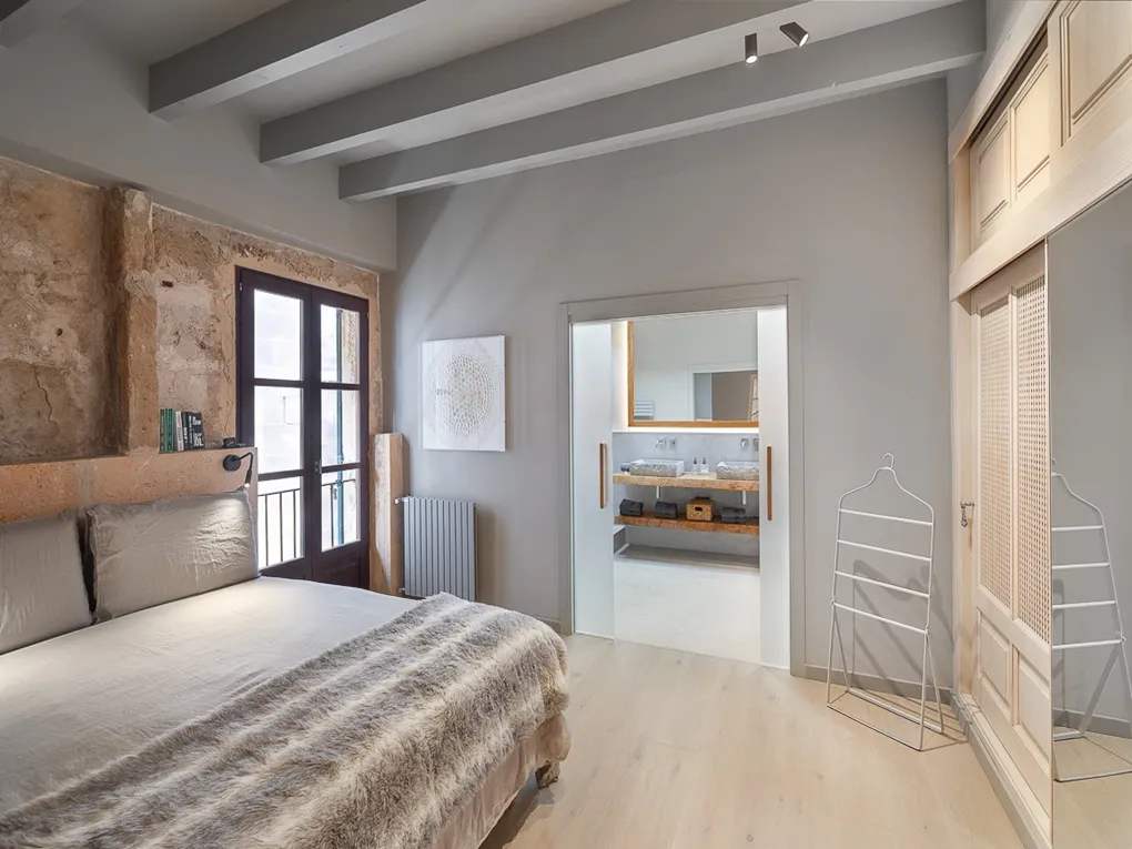 Enestående, nyrenoveret designer-penthouse med terrasser og havudsigt-8