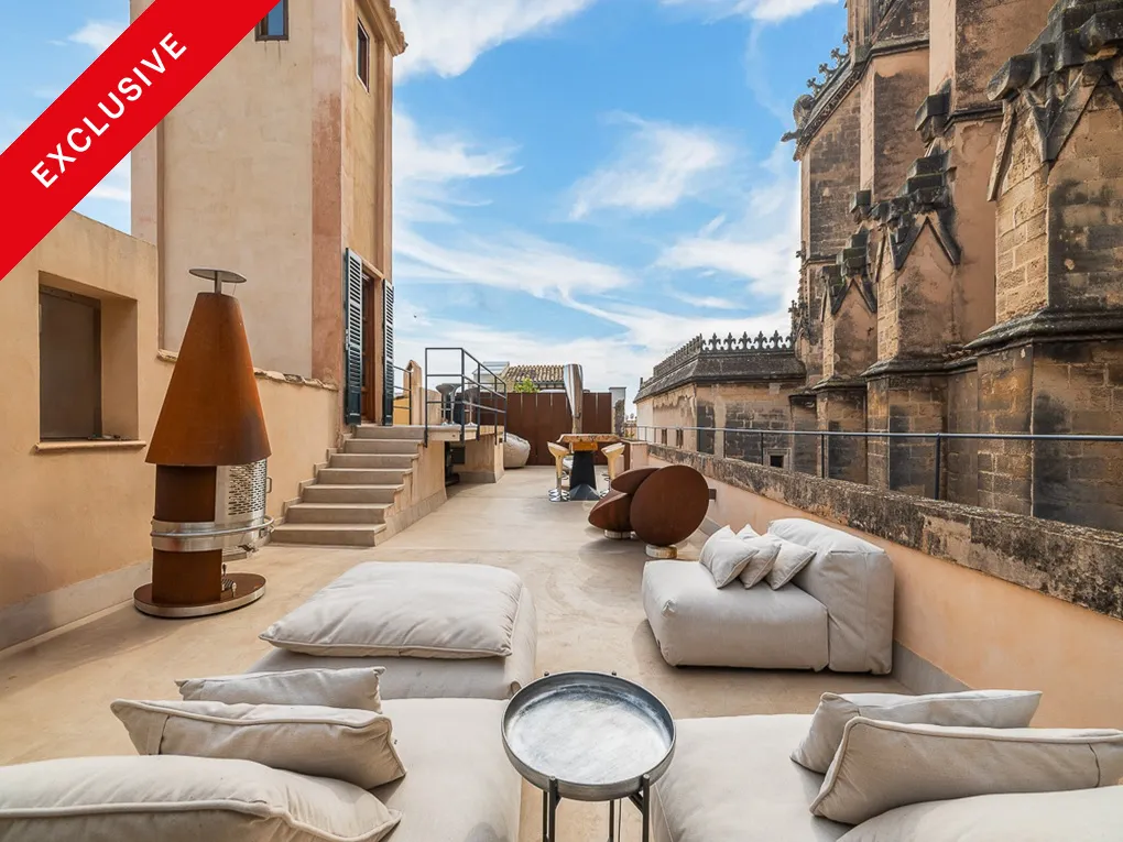 Ático de diseño excepcional, recién renovado, con terrazas y vistas al mar-1