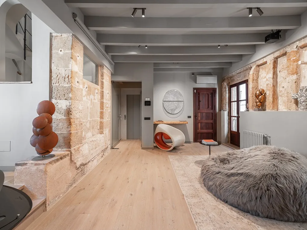 Enestående, nyrenoveret designer-penthouse med terrasser og havudsigt-7