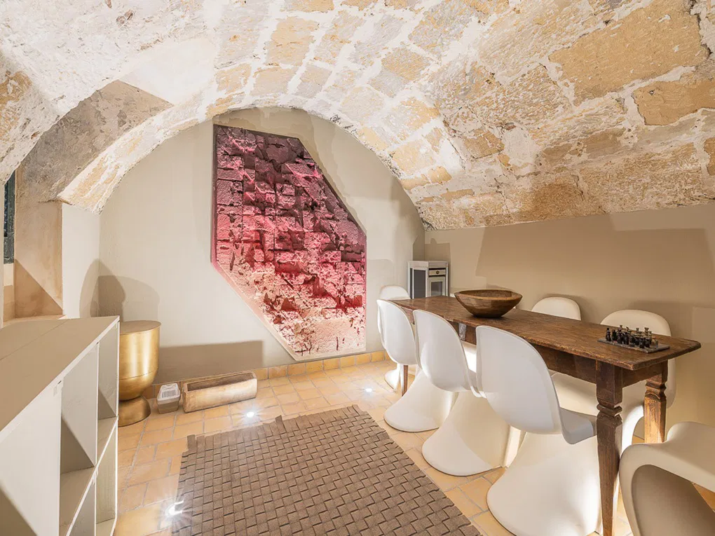 Exceptional designer penthouse, newly renovated, with terraces and sea views-15