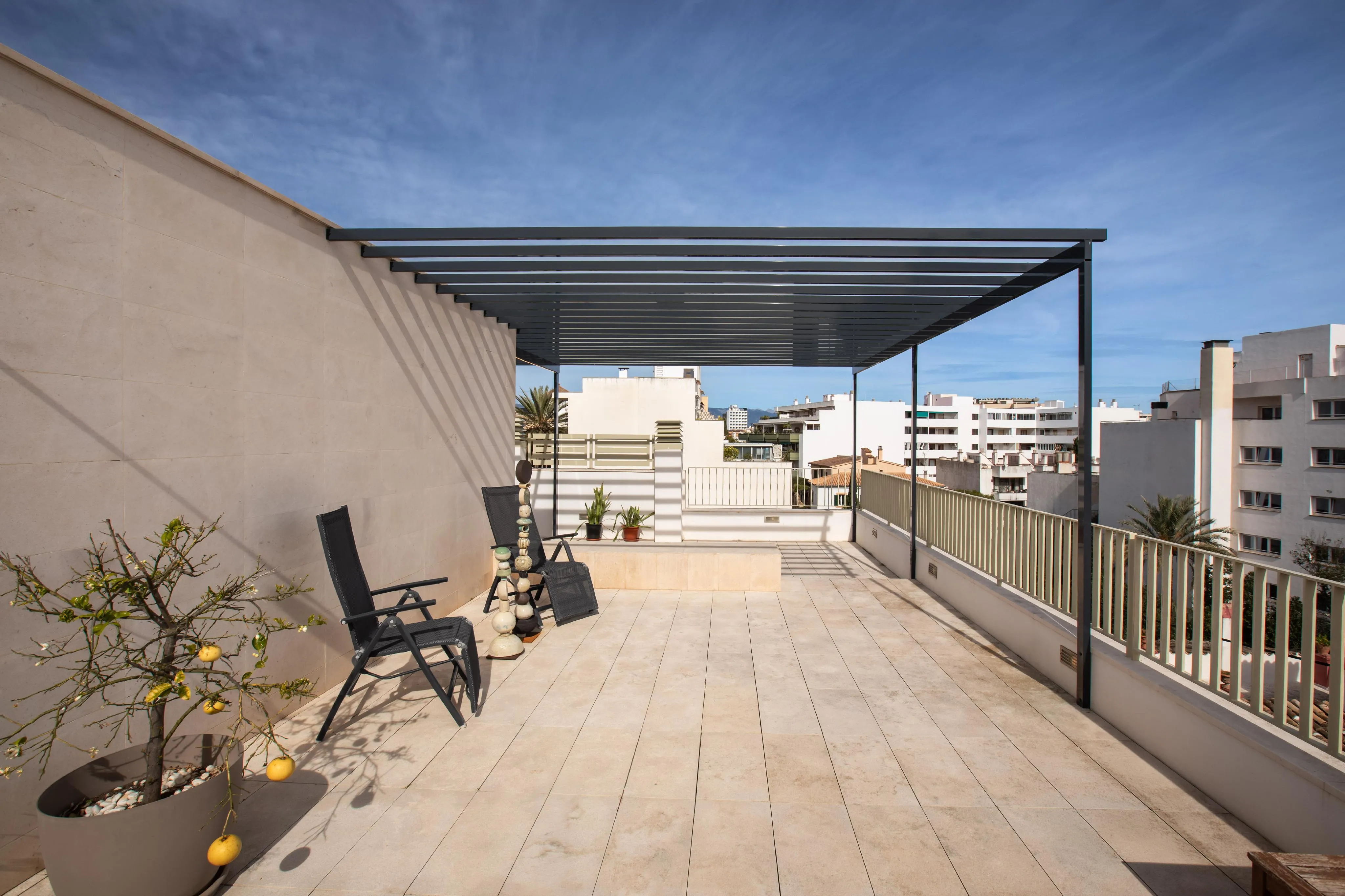 Vila moderna amb apartament independent a El Terreno-11