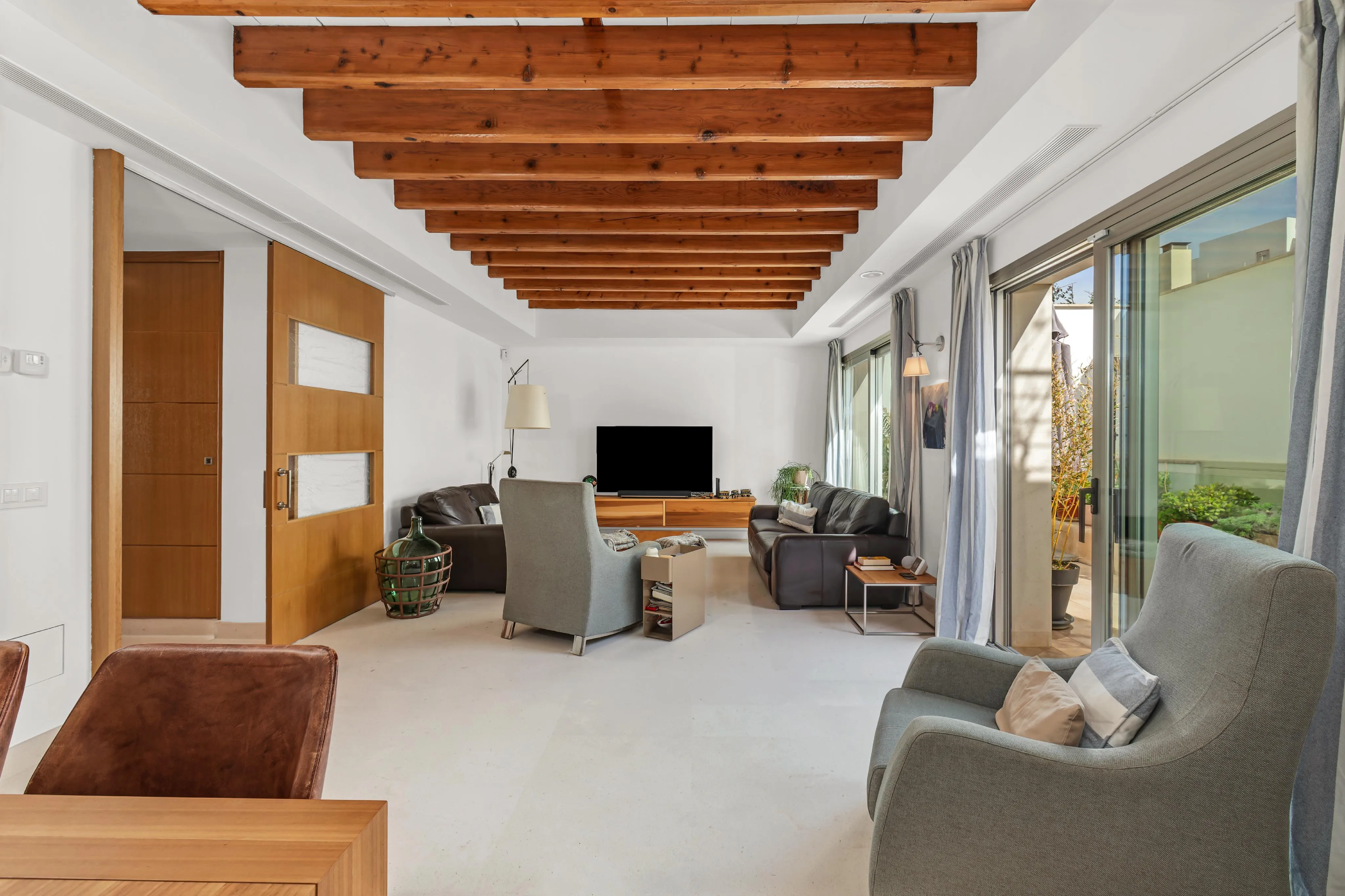 Vila moderna amb apartament independent a El Terreno-2