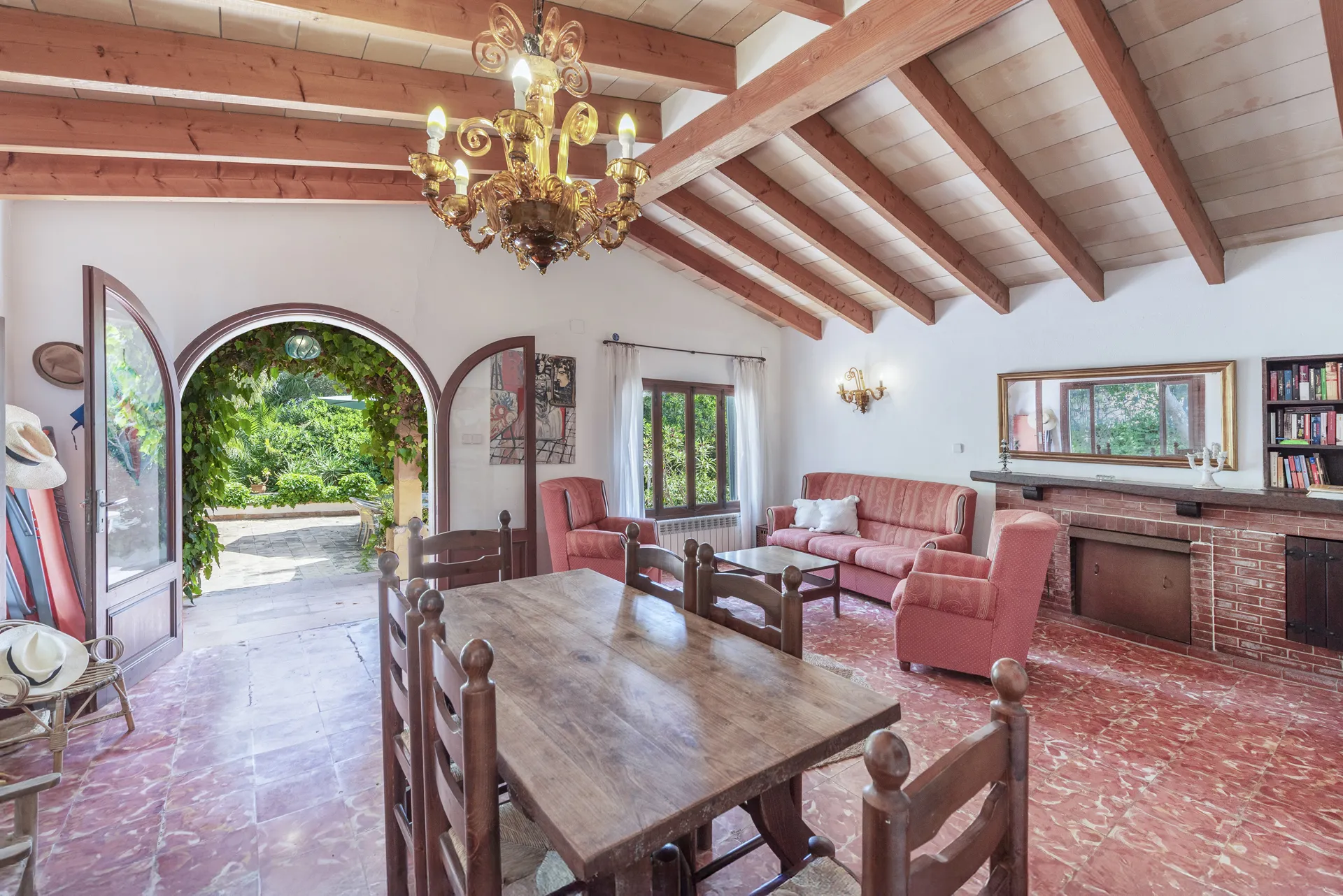 Traditionel fritliggende villa tæt på havet i Cala San Vicente-2