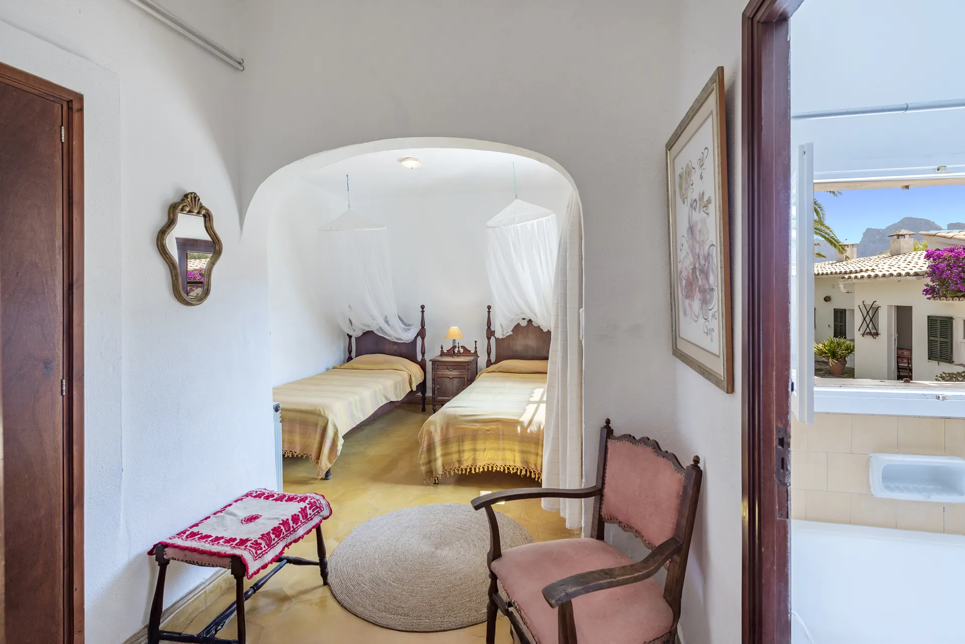 Traditionel fritliggende villa tæt på havet i Cala San Vicente-11