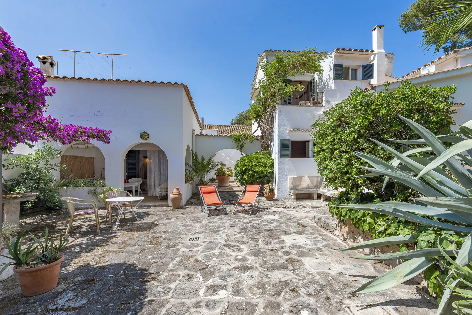 Traditionel fritliggende villa tæt på havet i Cala San Vicente-3