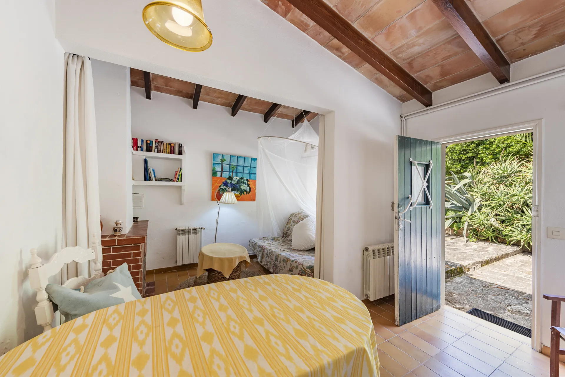Traditionel fritliggende villa tæt på havet i Cala San Vicente-12