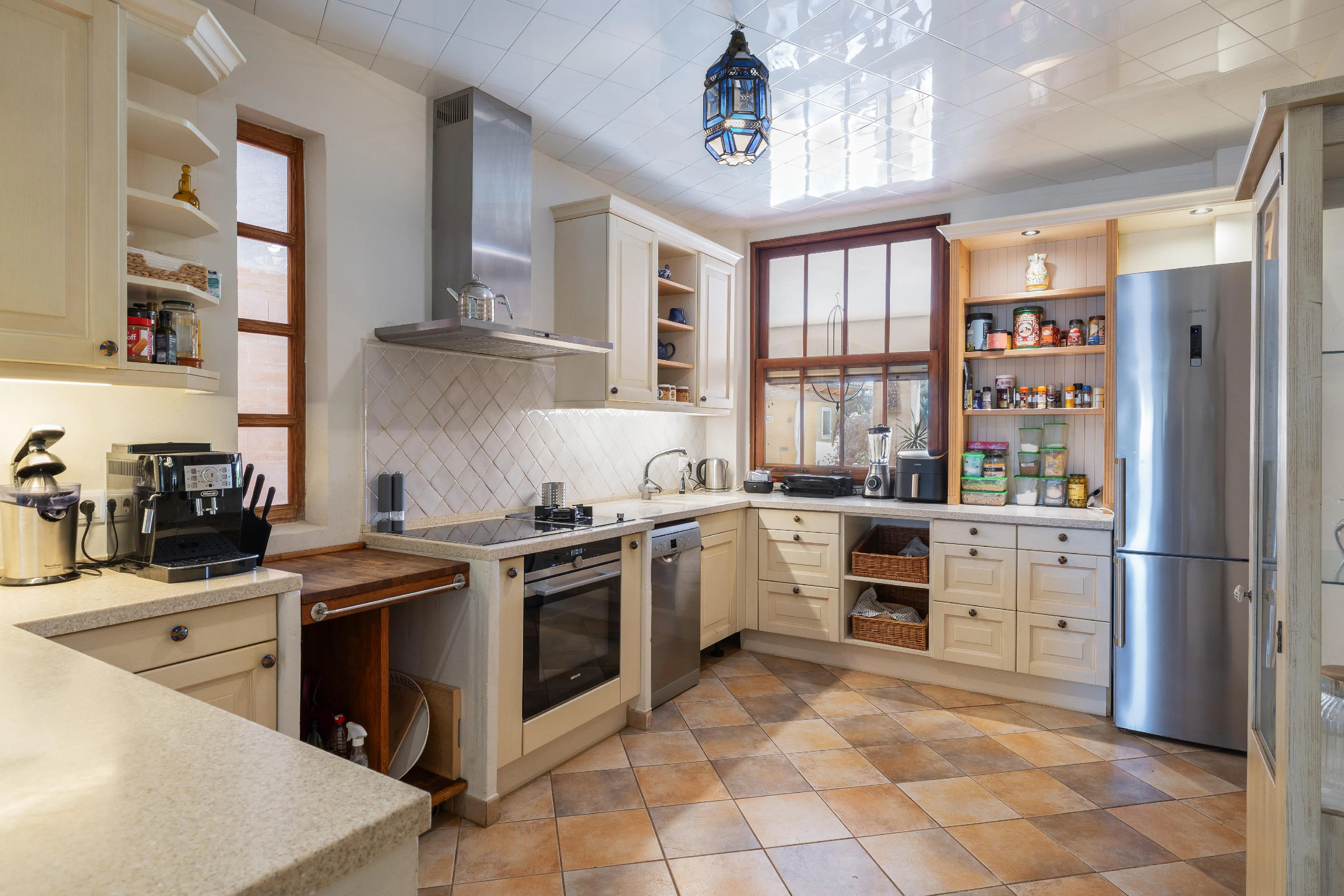 Villa spacieuse avec un air de finca et une vue panoramique-7