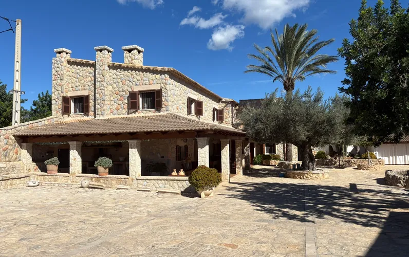 Charming Mallorcan finca in Biniamar with pool and many extras