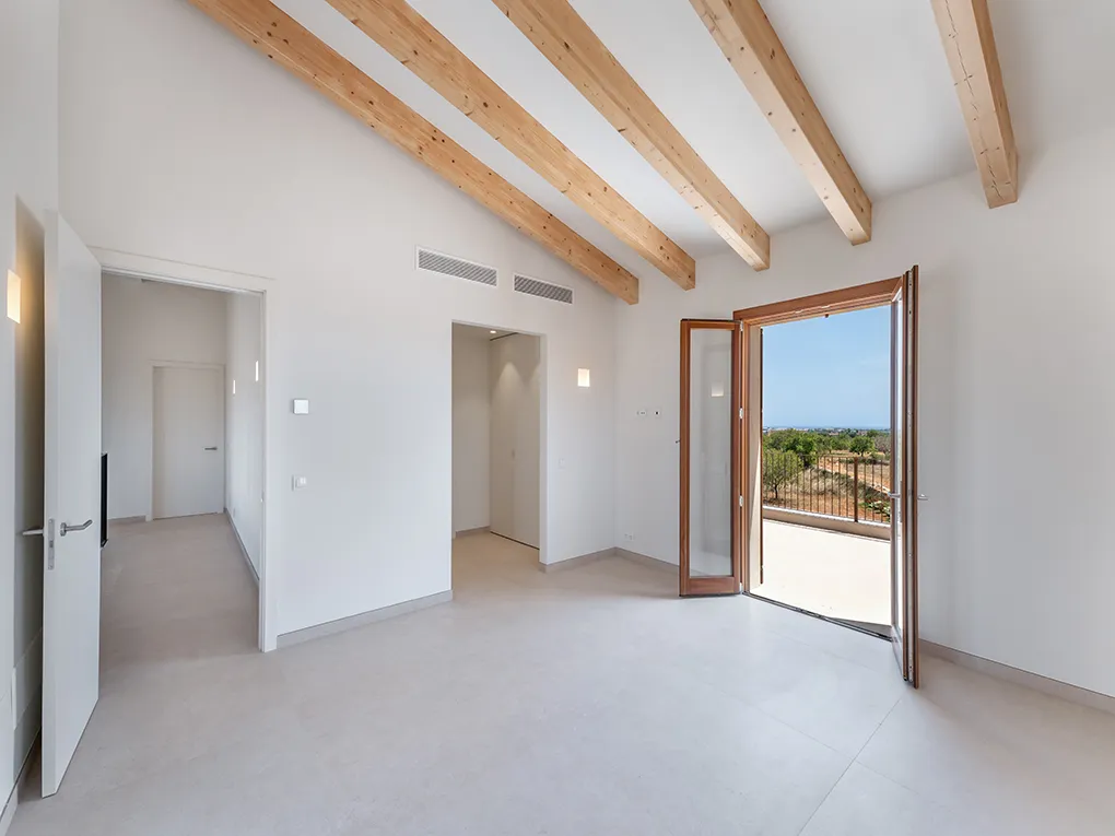 Finca moderna amb jardí ampli i vistes obertes-11