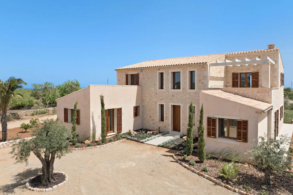 Finca moderna amb jardí ampli i vistes obertes-19