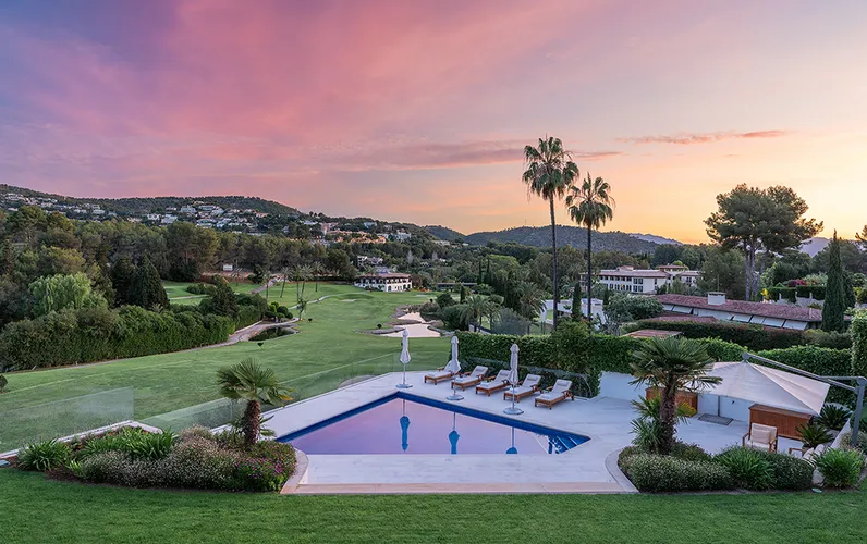 Beautiful villa on the golf course in Son Vida